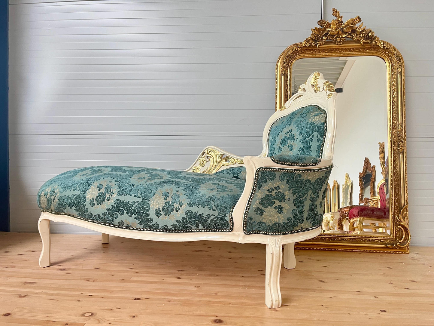 Chaise Longue Blue Velvet Damask French Antique Style in Gold Finish Retro Baroque Style Bench Green Velvet Damask for Home Decor