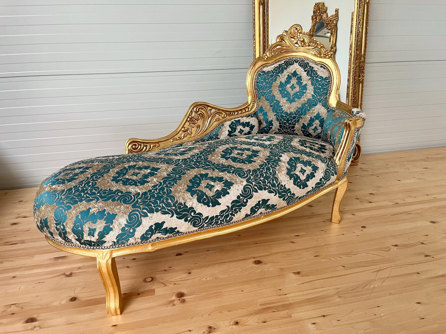 Chaise Longue Blue Velvet Damask French Antique Style in Gold Finish Retro Baroque Style Bench Green Velvet Damask for Home Decor