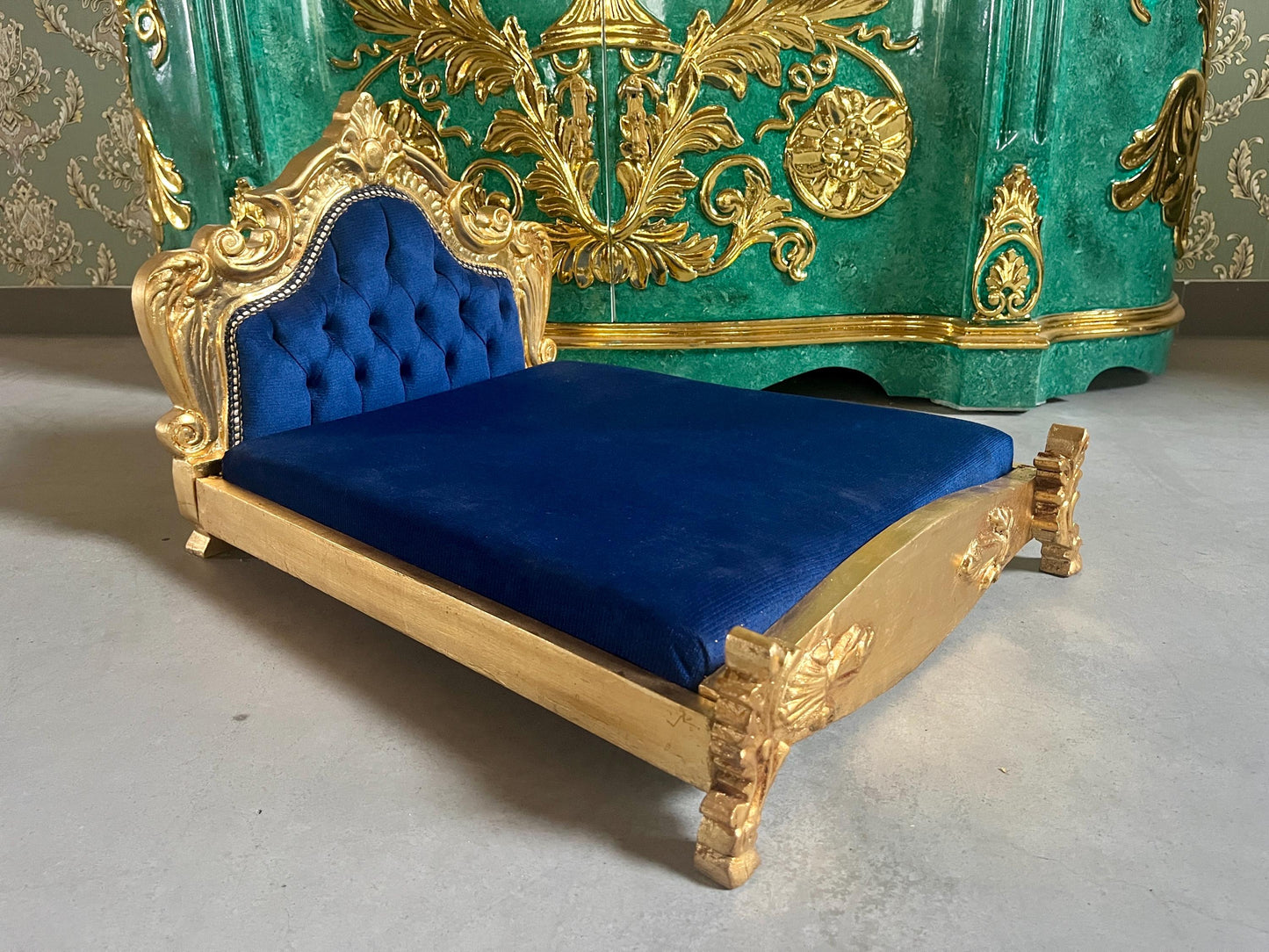 Small Pet Bed French Louis Baroque Style Dog Bed in Gold Finish Cute Baroque Rococo Pet Bed in Pink Velvet Blue Velvet & Green Velvet