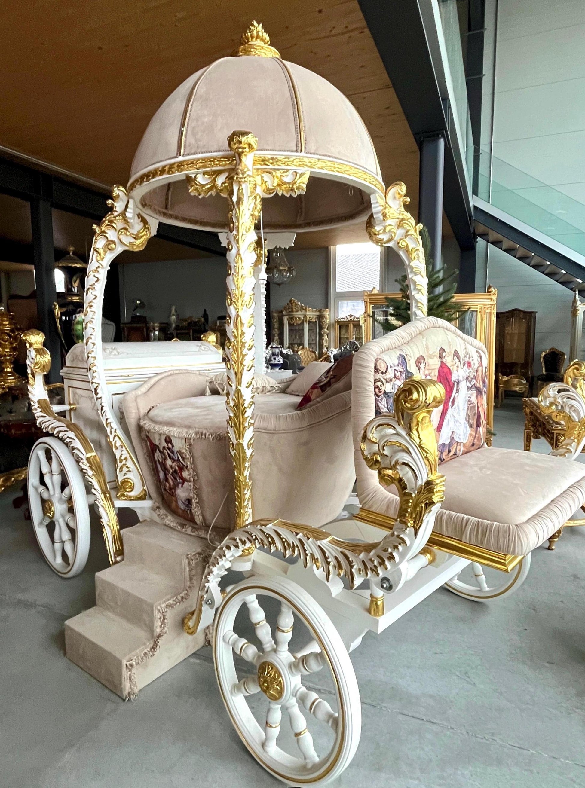 Horse Drawn Carriage Fairy Fair Look Retro Baroque Style In Beige Velvet Wooden Carriage For Wedding Party Event or Commercial Decoration