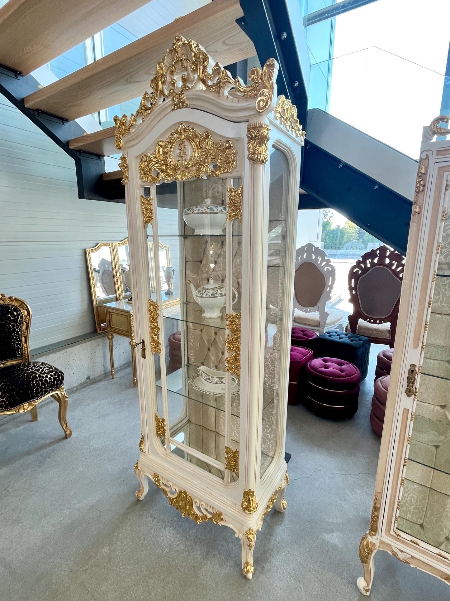 Display Cabinet Retro Baroque Style Showcase in Wooden White Color Gold Leaf Decorated Glass Cabinet in Dining Room Furniture