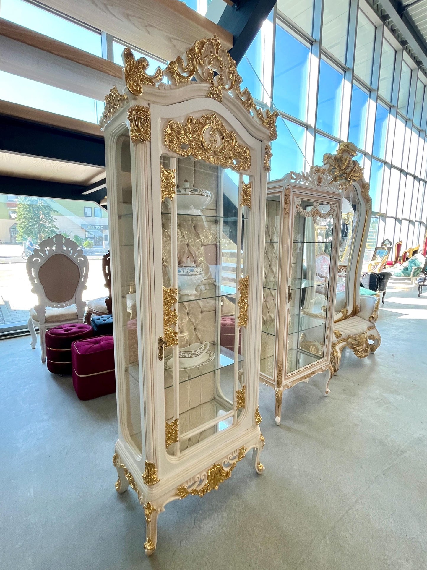 Display Cabinet Retro Baroque Style Showcase in Wooden White Color Gold Leaf Decorated Glass Cabinet in Dining Room Furniture