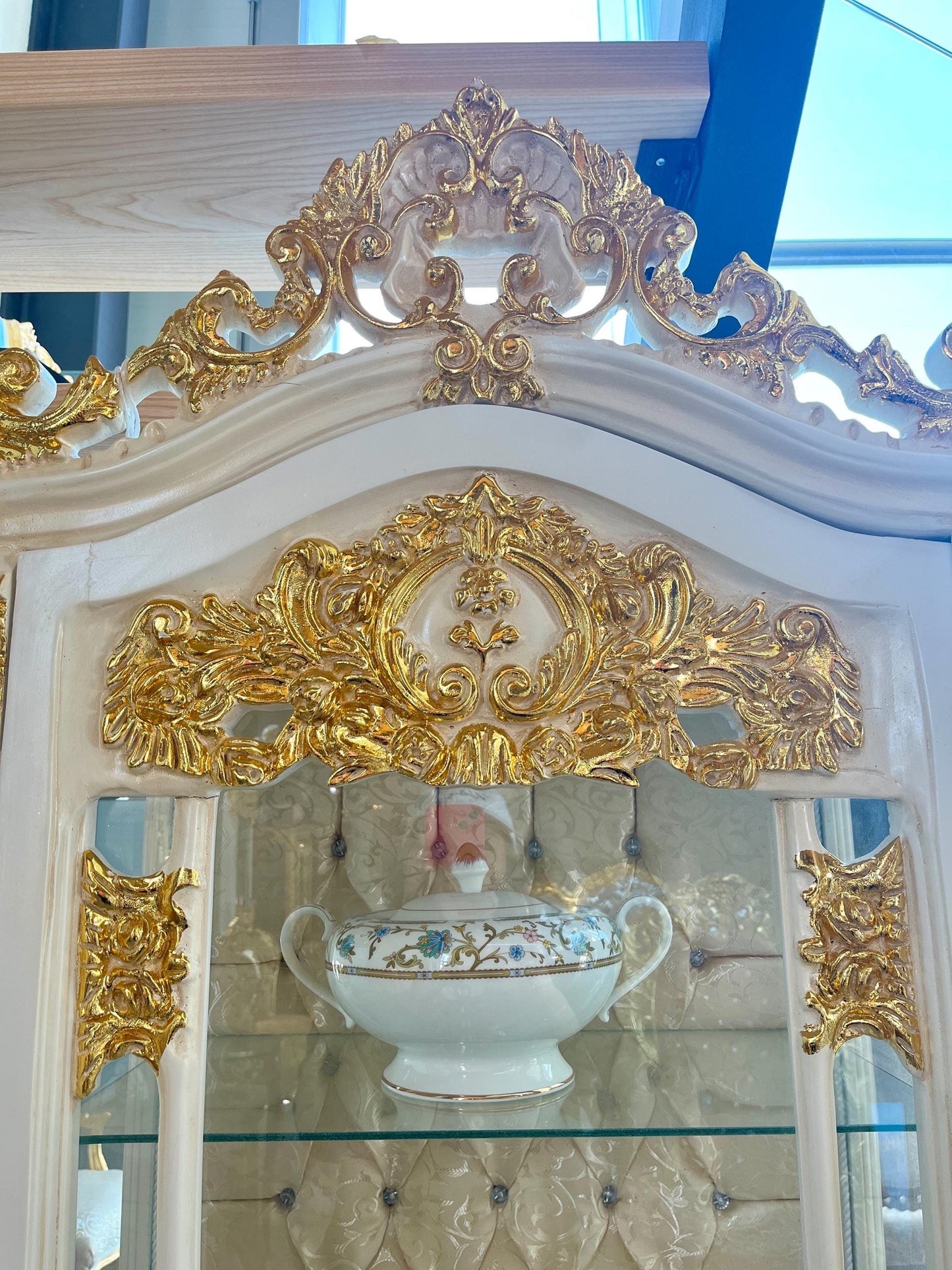 Display Cabinet Retro Baroque Style Showcase in Wooden White Color Gold Leaf Decorated Glass Cabinet in Dining Room Furniture