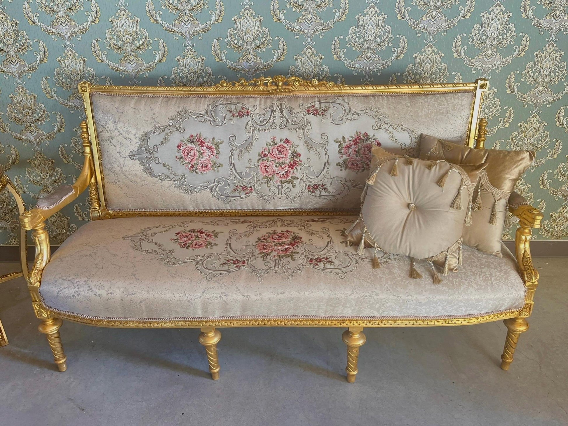 3-Seater Sofa French Antique Style Couch in Floral Jacquard Damask Gold Finish Retro Baroque Style Lounge Sofa Furniture Gift for Home Decor