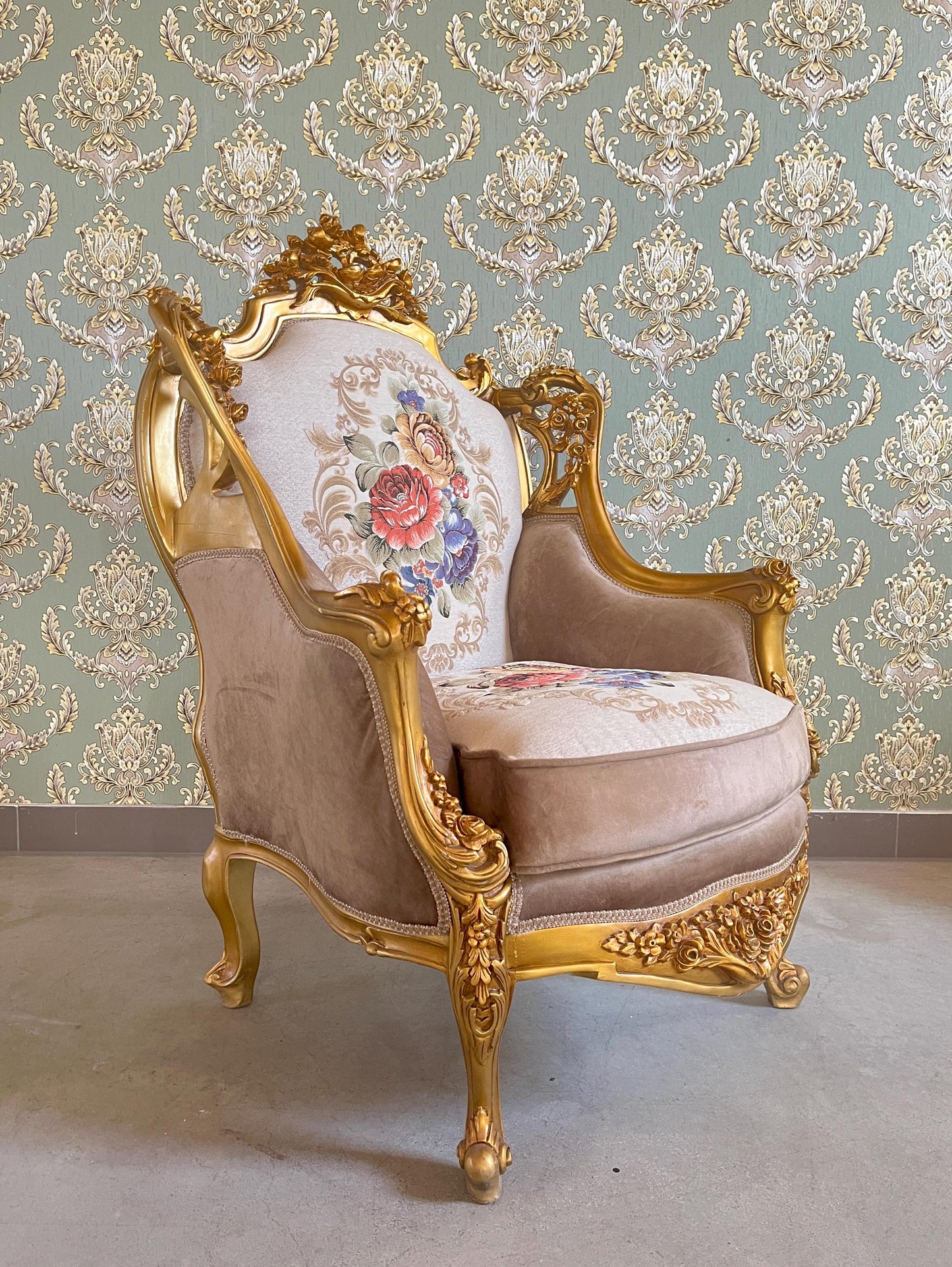 Sofa Set Royal Baroque Style Brown Velvet Counch Set with Marble Top Caffè Table Antique Style Sofa Set for Home Decor or Hotel Lobby Lounge