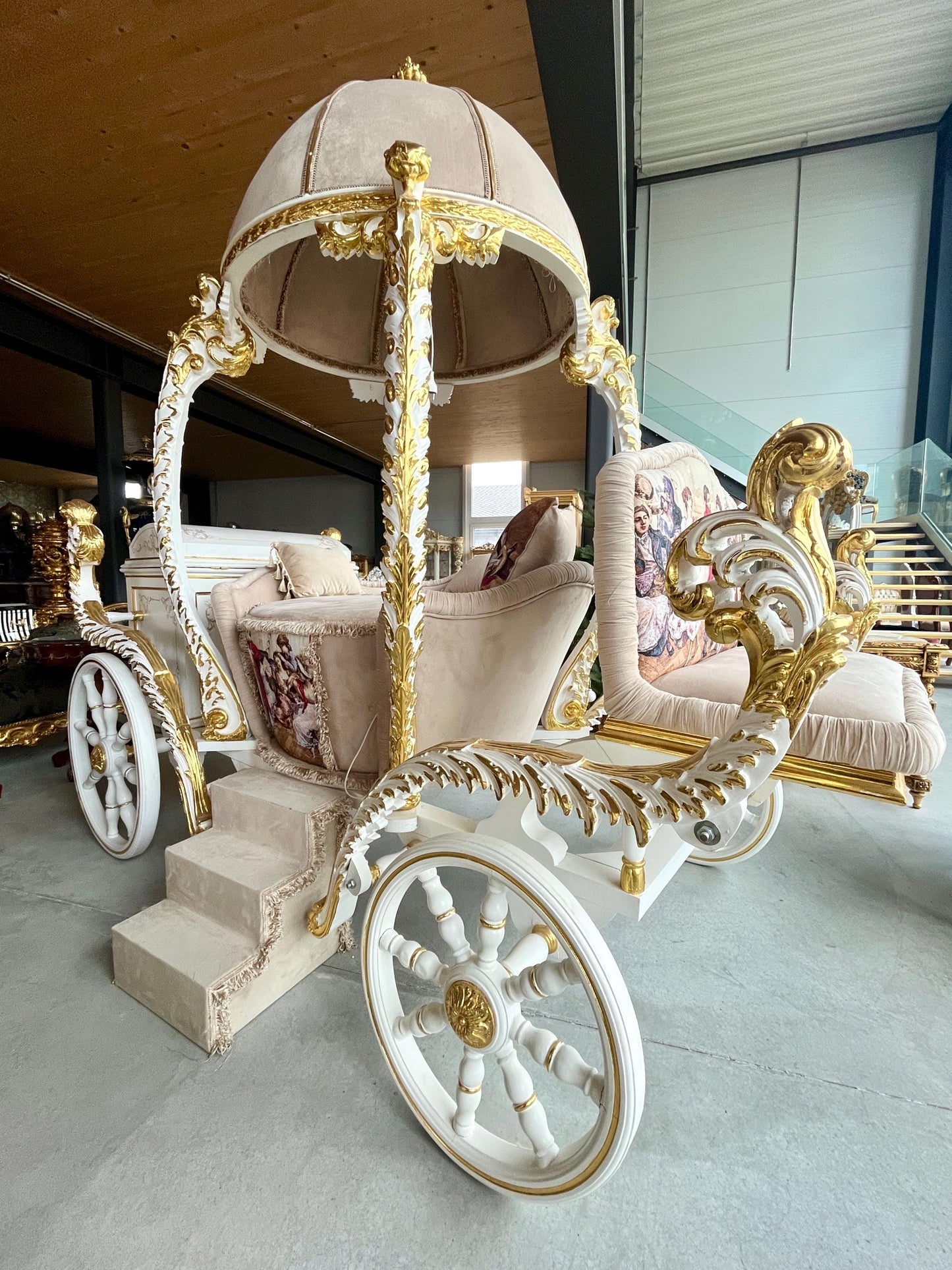 Horse Drawn Carriage Fairy Fair Look Retro Baroque Style In Beige Velvet Wooden Carriage For Wedding Party Event or Commercial Decoration