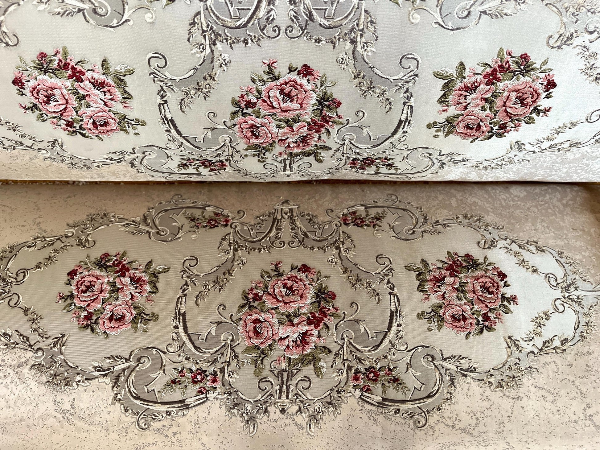 3-Seater Sofa French Antique Style Couch in Floral Jacquard Damask Gold Finish Retro Baroque Style Lounge Sofa Furniture Gift for Home Decor