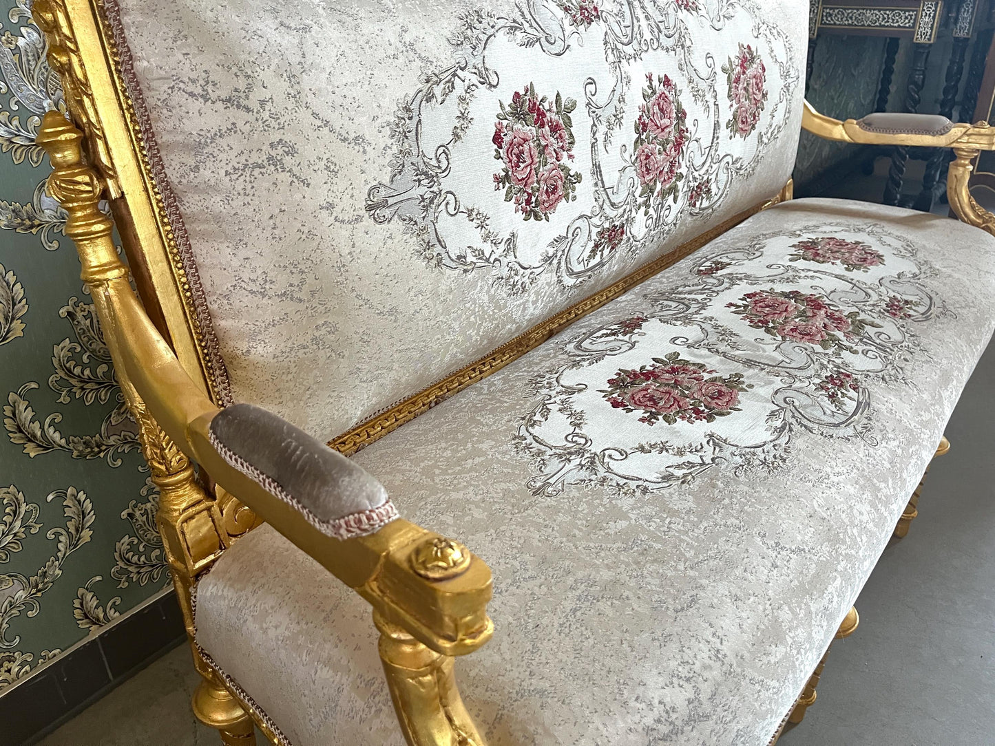 3-Seater Sofa French Antique Style Couch in Floral Jacquard Damask Gold Finish Retro Baroque Style Lounge Sofa Furniture Gift for Home Decor
