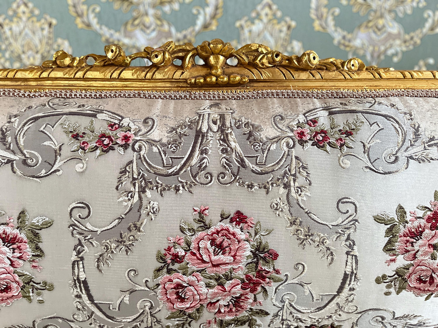 3-Seater Sofa French Antique Style Couch in Floral Jacquard Damask Gold Finish Retro Baroque Style Lounge Sofa Furniture Gift for Home Decor