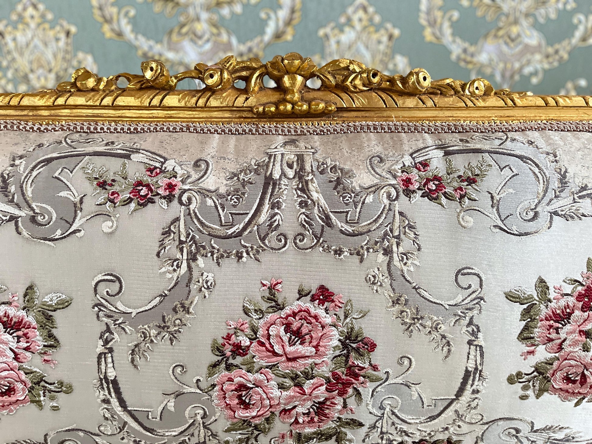 3-Seater Sofa French Antique Style Couch in Floral Jacquard Damask Gold Finish Retro Baroque Style Lounge Sofa Furniture Gift for Home Decor