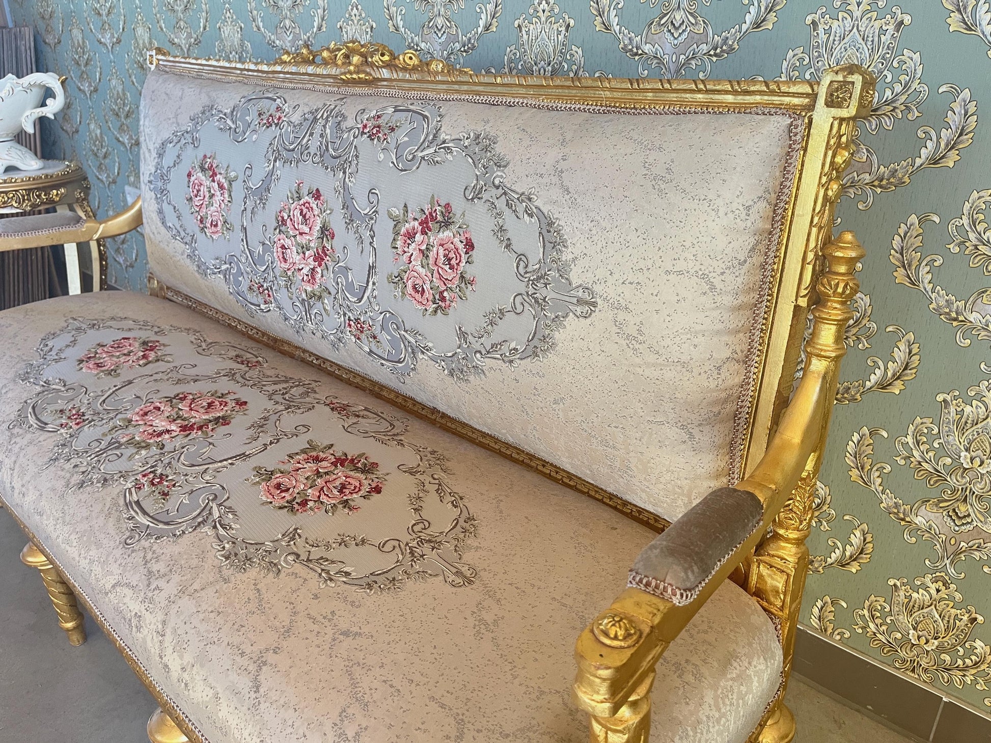 3-Seater Sofa French Antique Style Couch in Floral Jacquard Damask Gold Finish Retro Baroque Style Lounge Sofa Furniture Gift for Home Decor