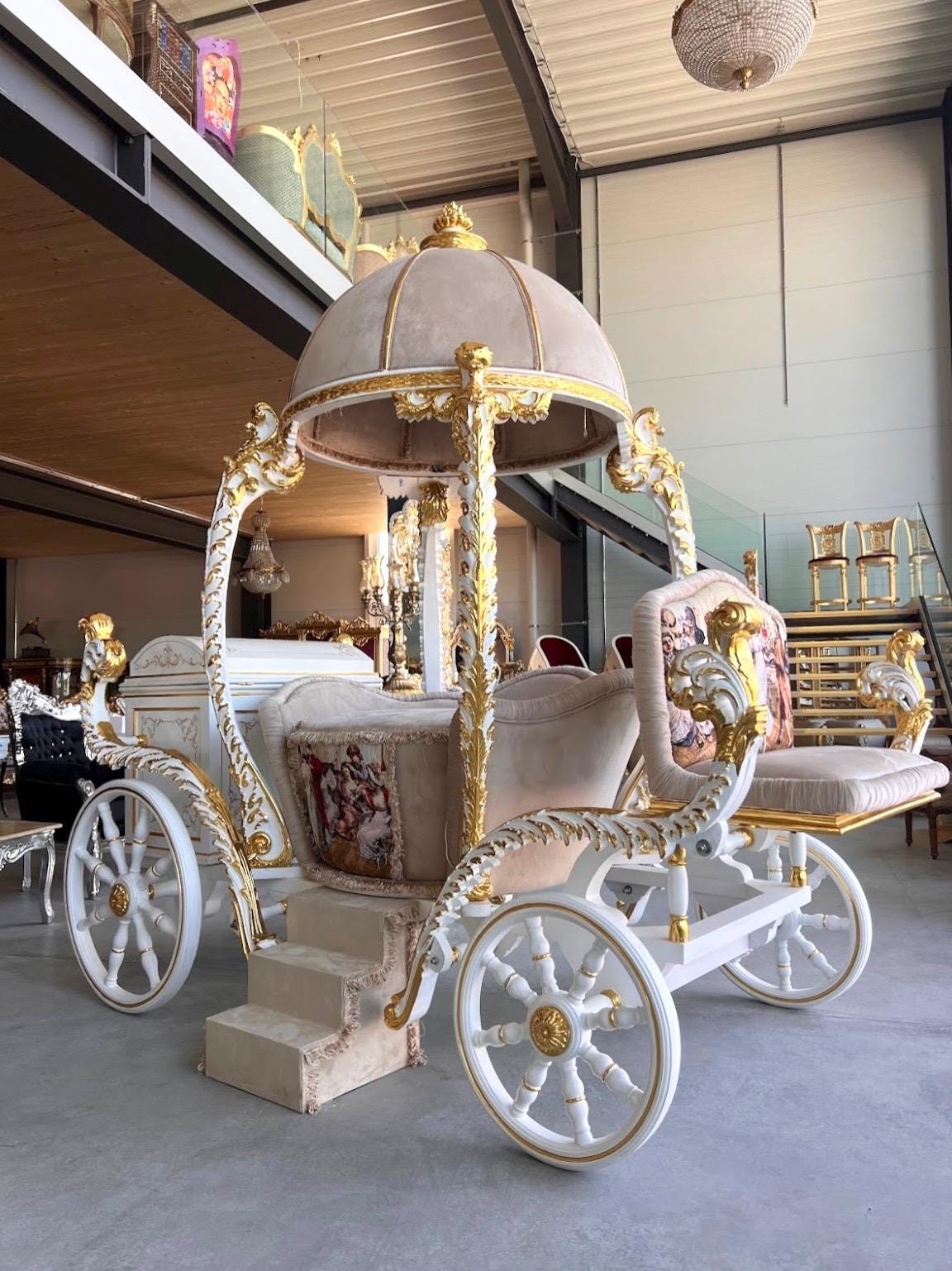 Horse Drawn Carriage Fairy Fair Look Retro Baroque Style In Beige Velvet Wooden Carriage For Wedding Party Event or Commercial Decoration