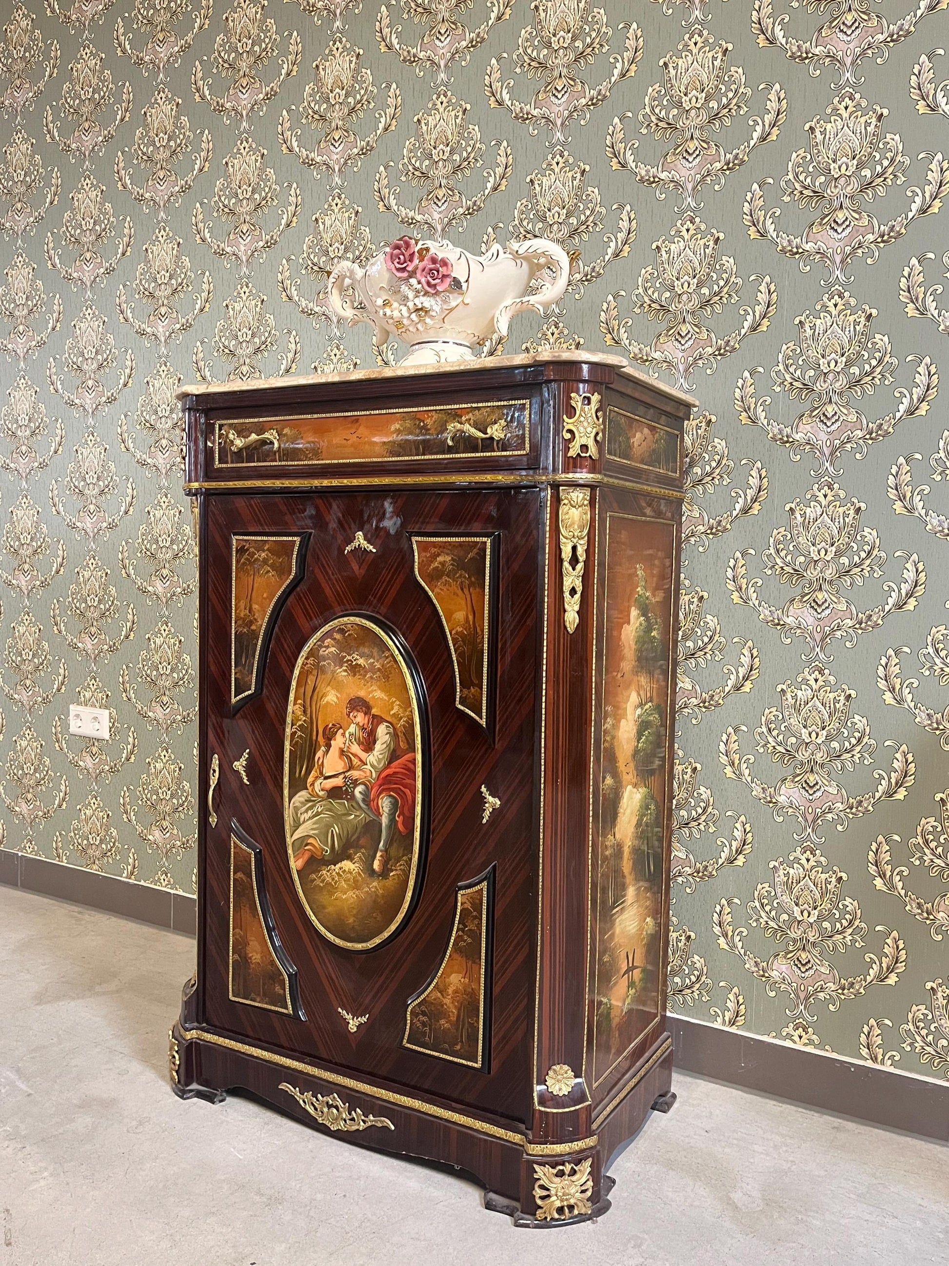 Shoe Cabinet Retro Baroque Antique Style Wooden Brown Cabinet with Oil Handpainted at Front and Marble Slab at Top