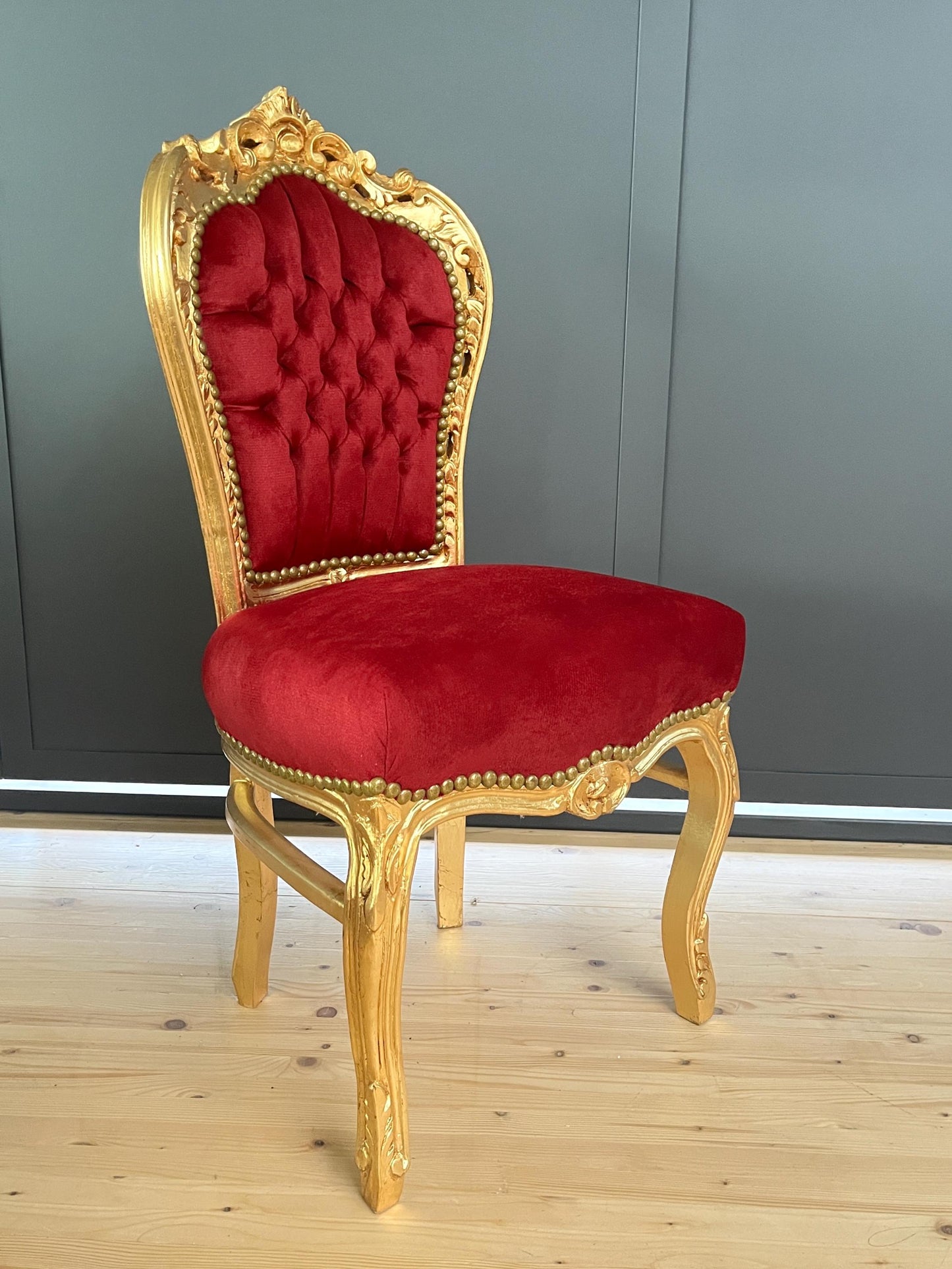 Accent Chair French Louis Style Dining Chair in Santa Red Velvet Baroque Rococo Style Chair in Gold Finish for Xmas Holiday Home Decor
