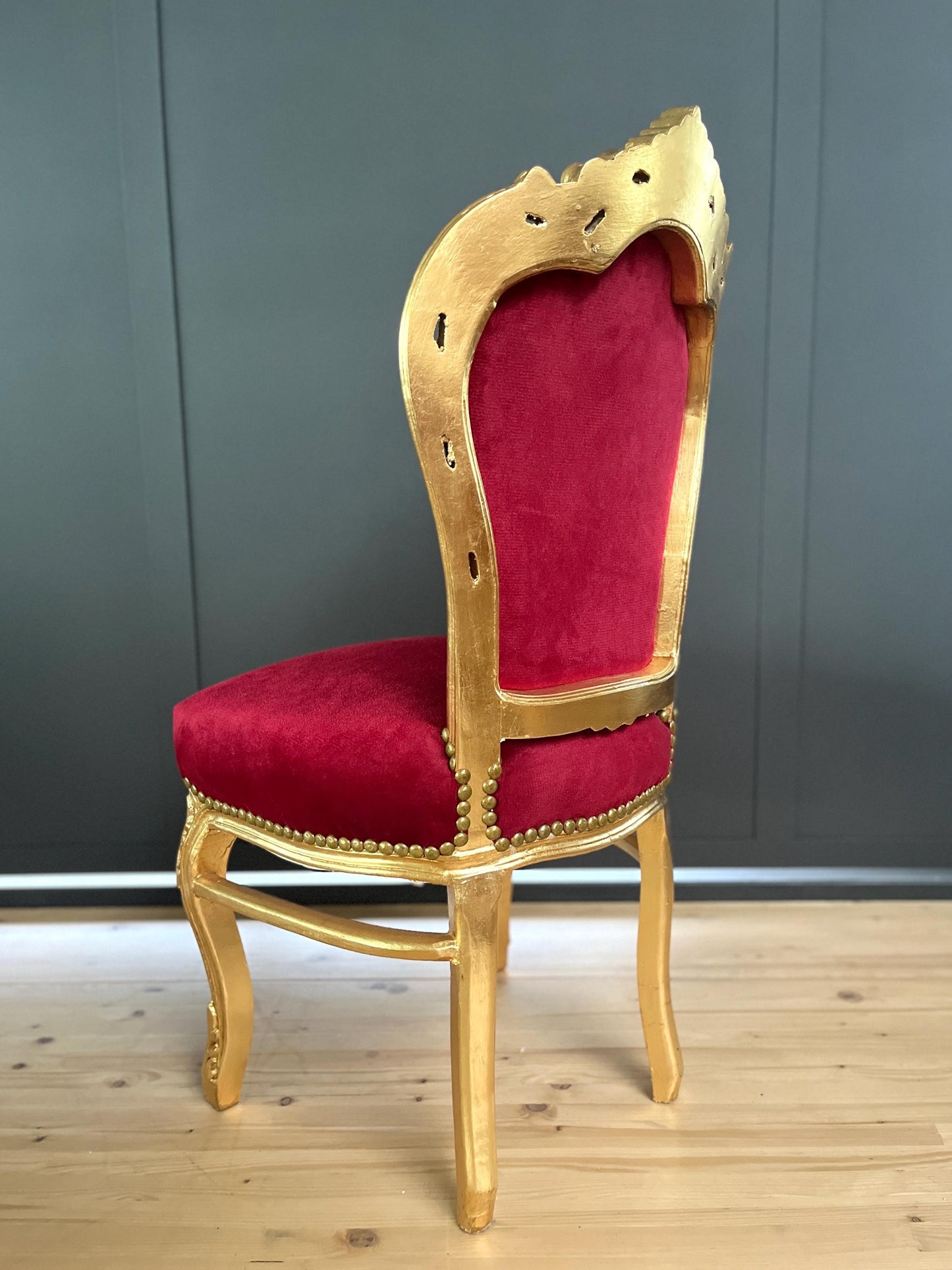 Accent Chair French Louis Style Dining Chair in Santa Red Velvet Baroque Rococo Style Chair in Gold Finish for Xmas Holiday Home Decor