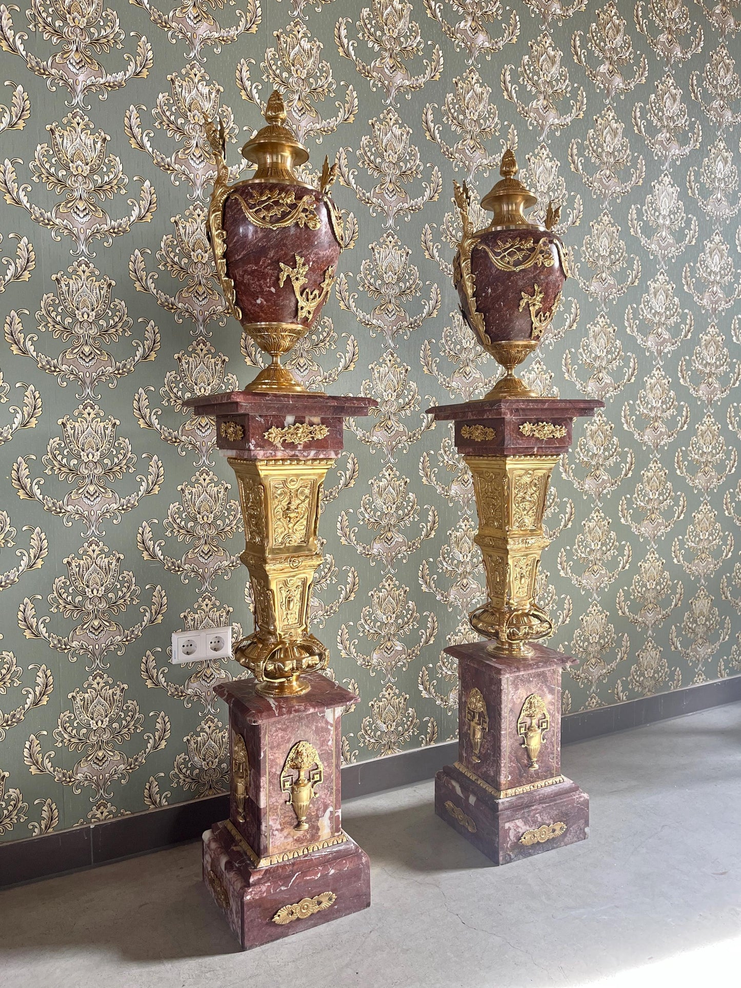 Huge Marble Pillar with Brass Royal Marble Column Italian Antique Look Pillar, A Pair Set of Marble Pillar For Home Decor For Hotel Entrance