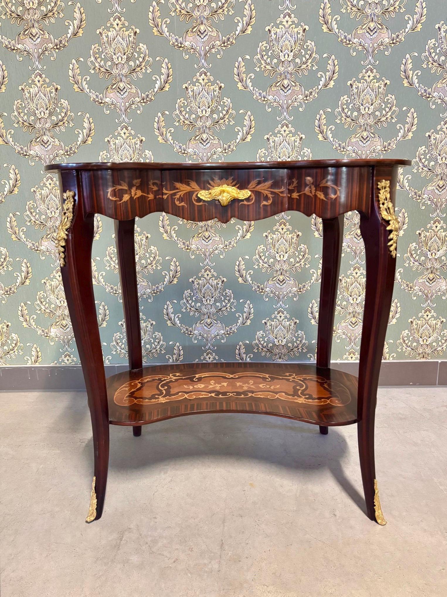 Wooden Side Table Baroque Coffee Table Handmade Retro Brown Side Table Pea Shape Antique Style Living Room End Table in Brown for Home Decor