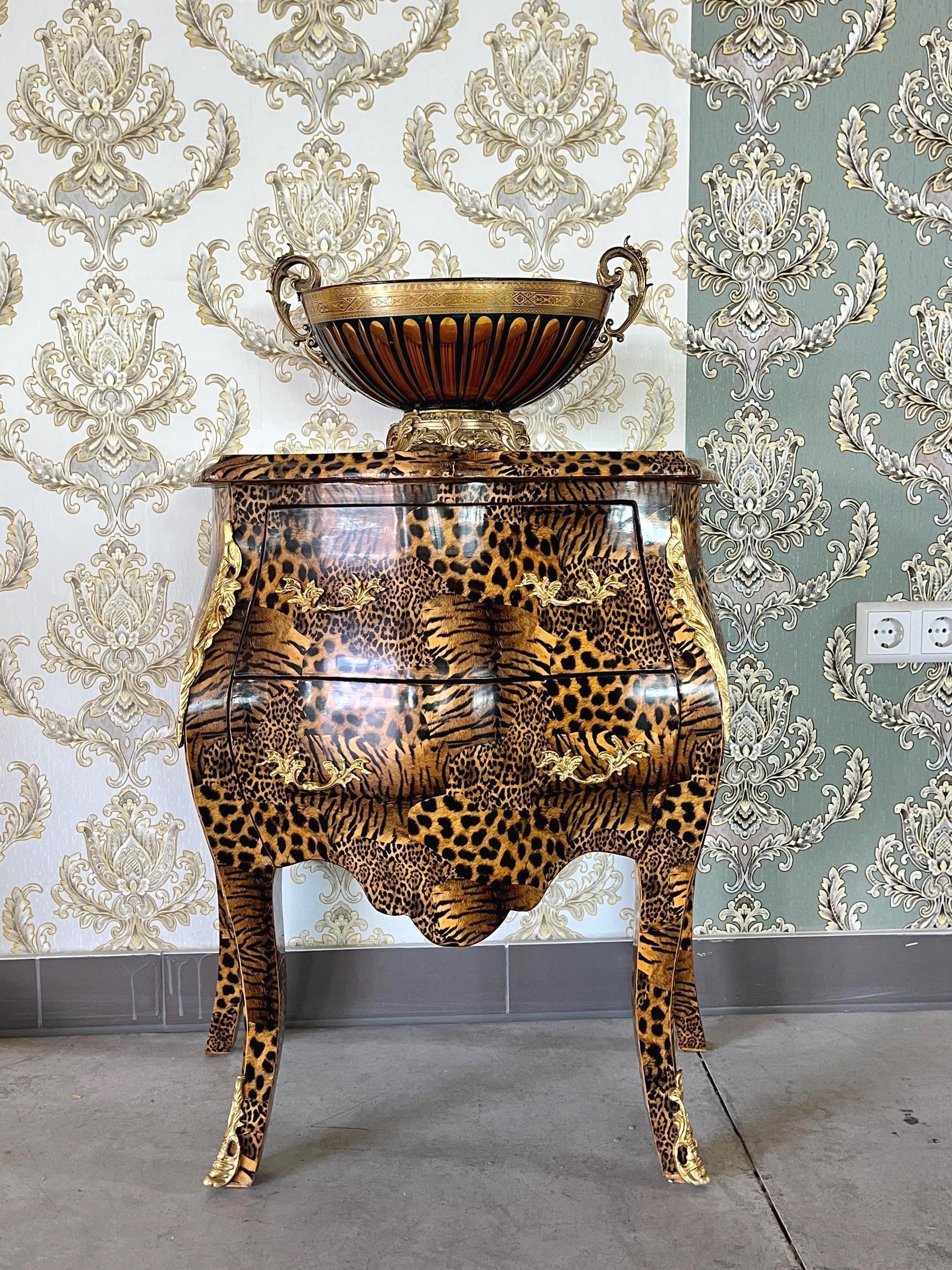 Night Stand French Louis Style in Tiger Animal Print Bedside Table Rococo Style Brass Ornaments Inlaid 2 drawers for Bedroom Home Decor