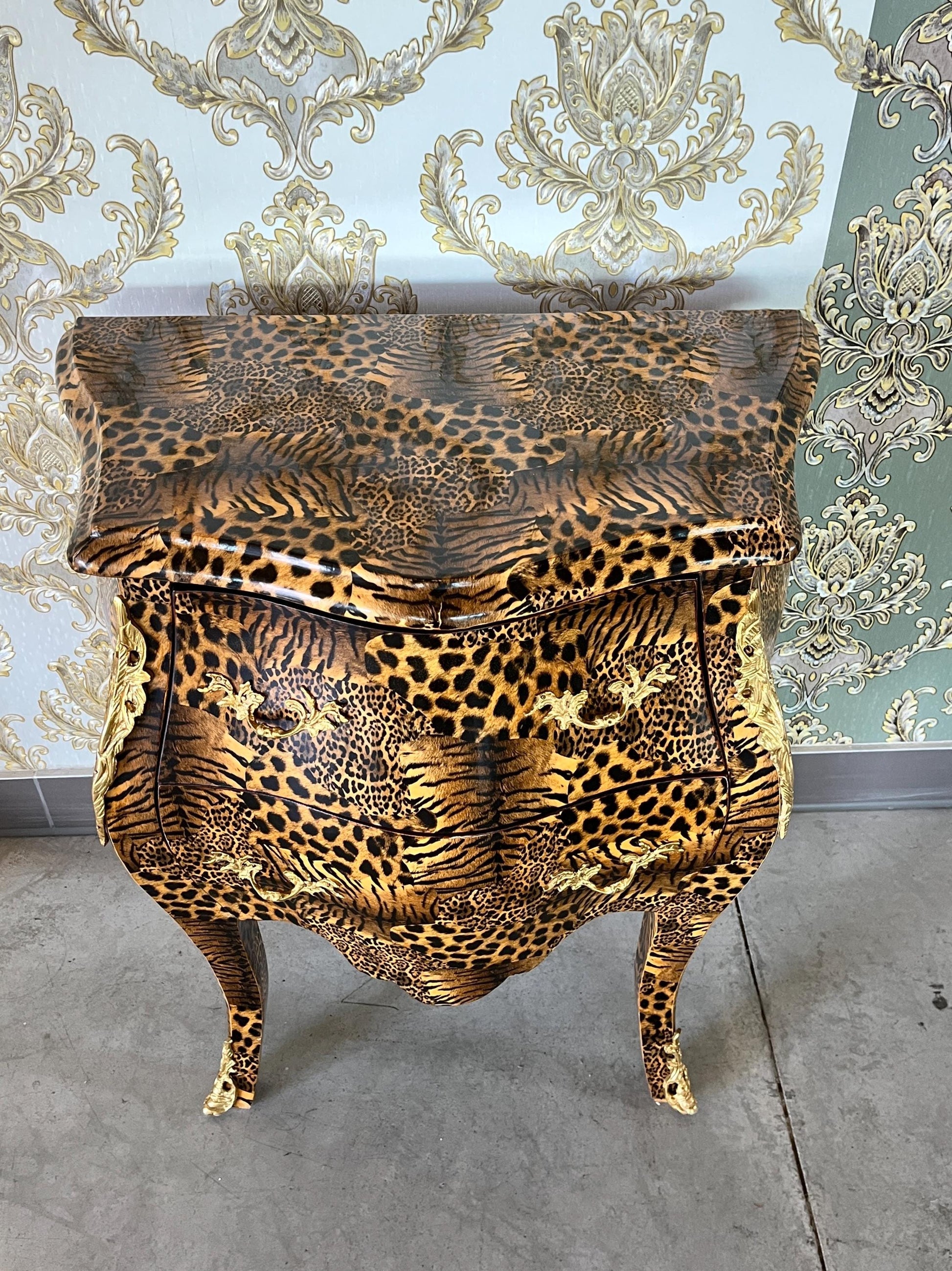 Night Stand French Louis Style in Tiger Animal Print Bedside Table Rococo Style Brass Ornaments Inlaid 2 drawers for Bedroom Home Decor