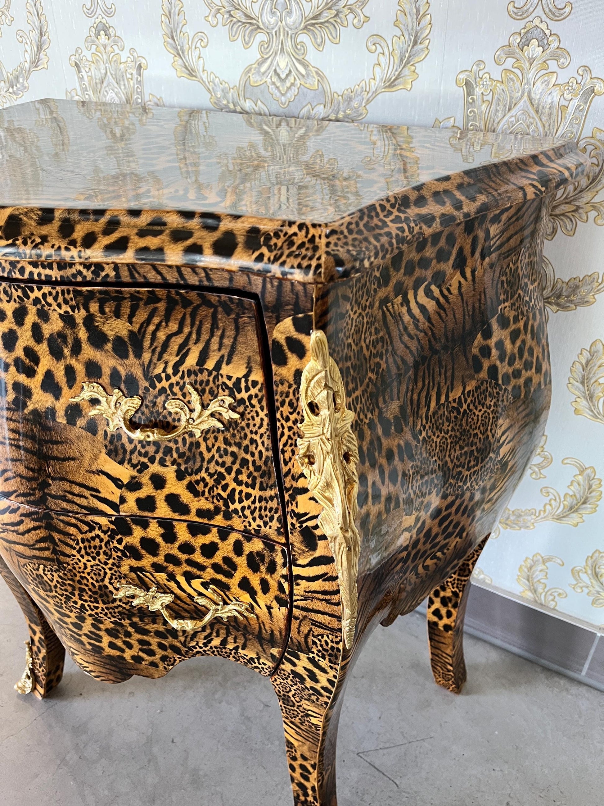 Night Stand French Louis Style in Tiger Animal Print Bedside Table Rococo Style Brass Ornaments Inlaid 2 drawers for Bedroom Home Decor