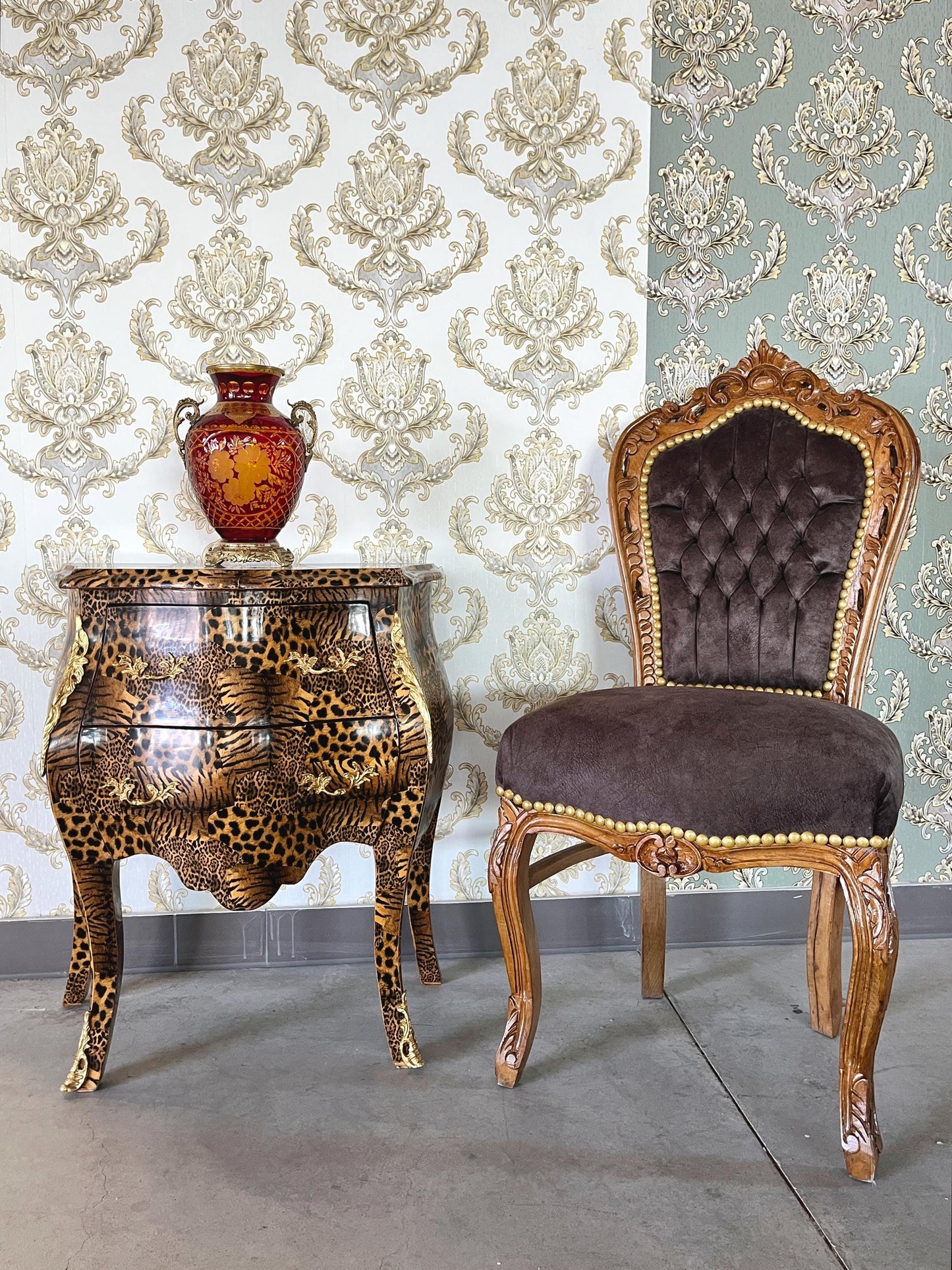 Night Stand French Louis Style in Tiger Animal Print Bedside Table Rococo Style Brass Ornaments Inlaid 2 drawers for Bedroom Home Decor