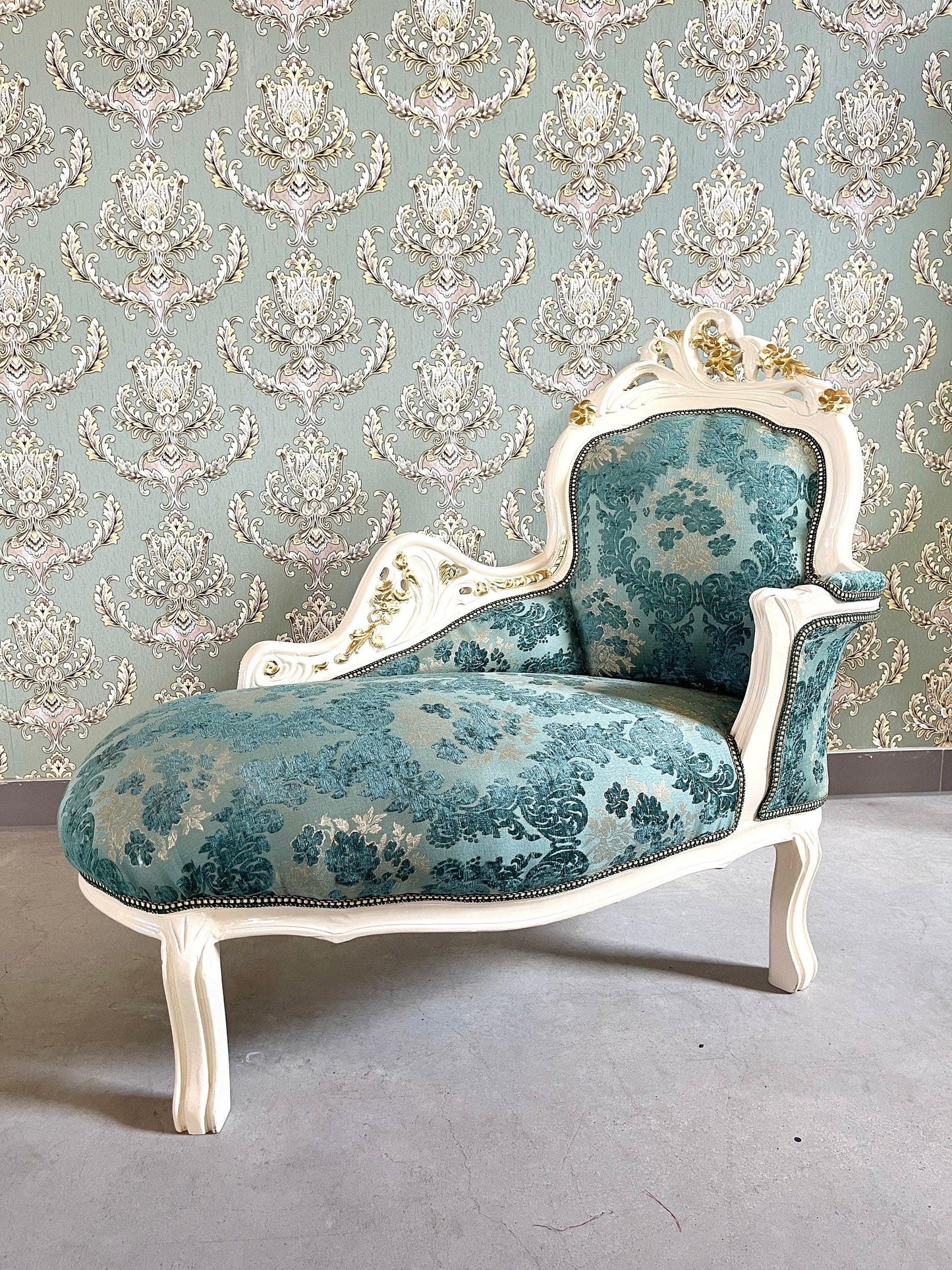 Small Chaise Longue French Louis Style in Flower Pattern Retro Baroque Style Bench in Velvet Green Velvet Pink for Home Decor