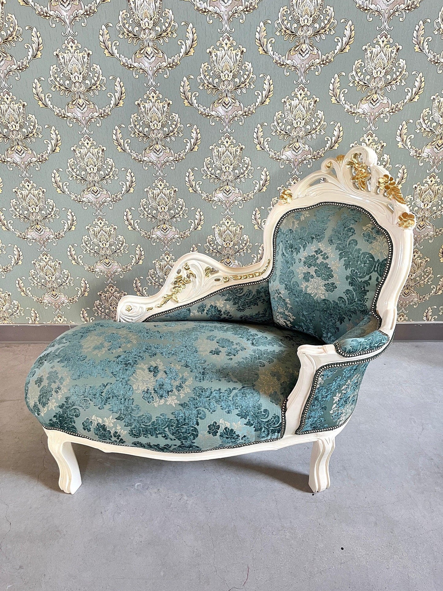 Small Chaise Longue French Louis Style in Flower Pattern Retro Baroque Style Bench in Velvet Green Velvet Pink for Home Decor
