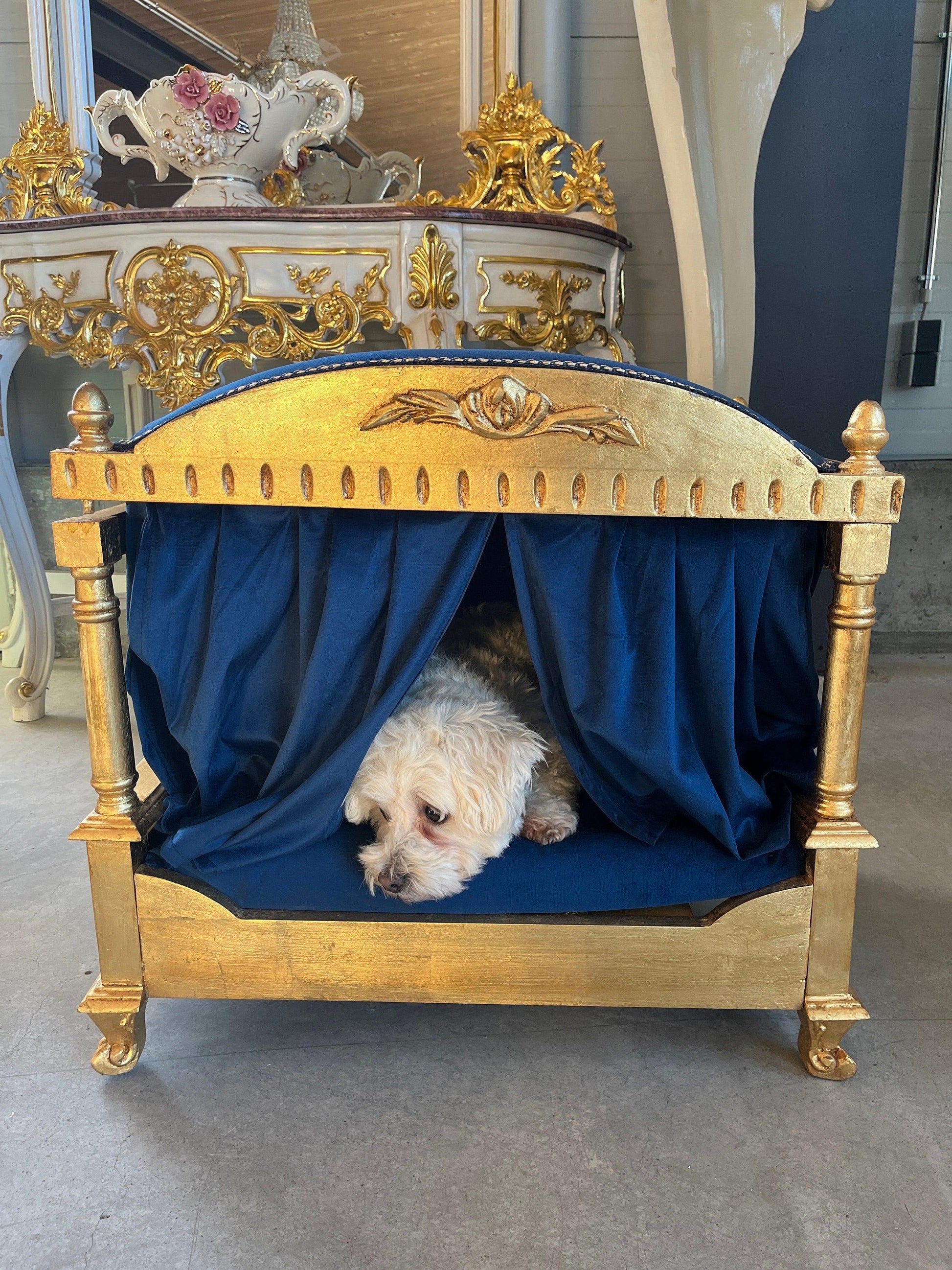 Pet Bed Cute French Baroque Style Dog Sofa Bed in Retro Royal Baroque Rococo Style Velvet Blue in Gold Finish Pet Furniture