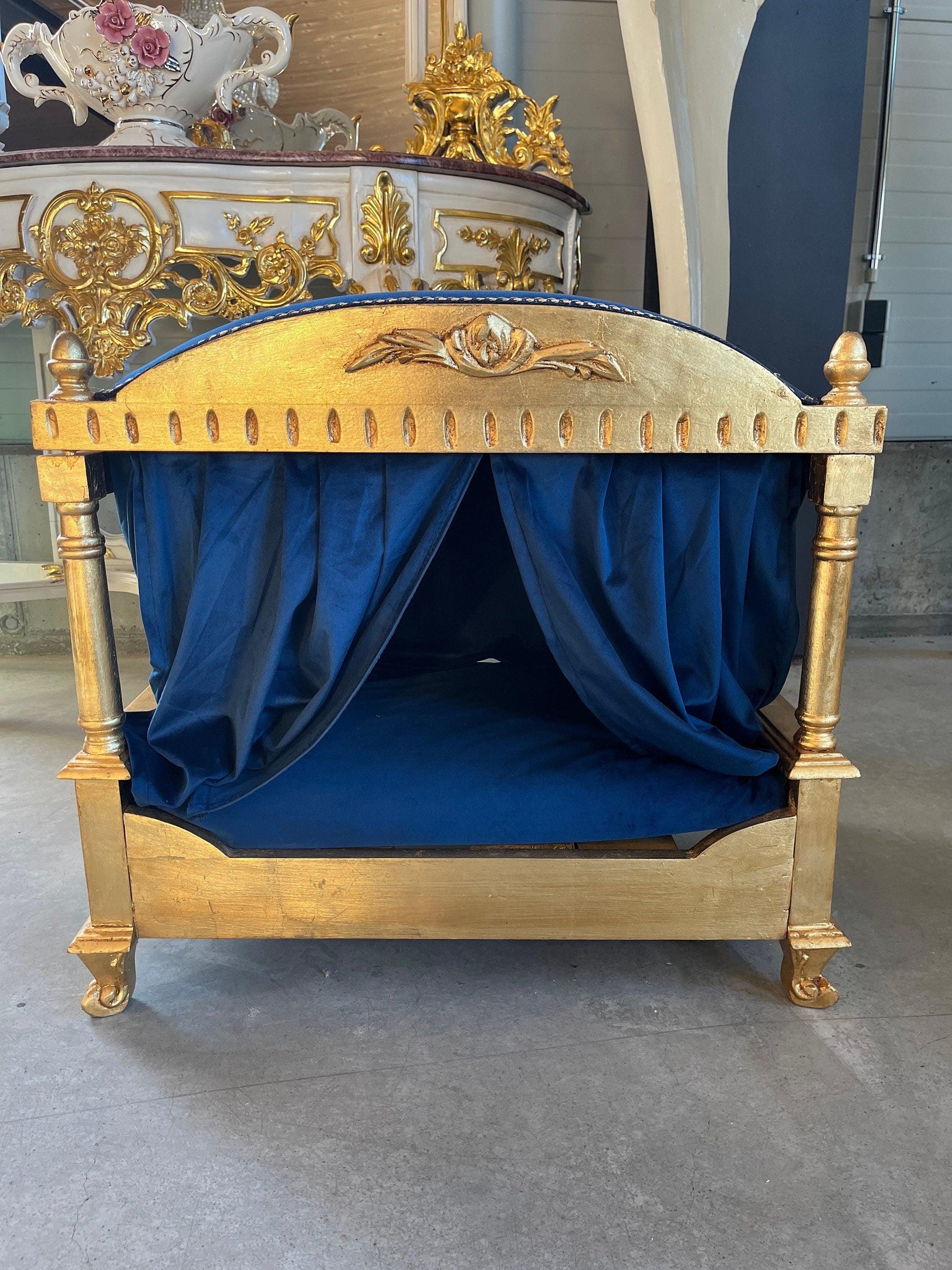 Pet Bed Cute French Baroque Style Dog Sofa Bed in Retro Royal Baroque Rococo Style Velvet Blue in Gold Finish Pet Furniture
