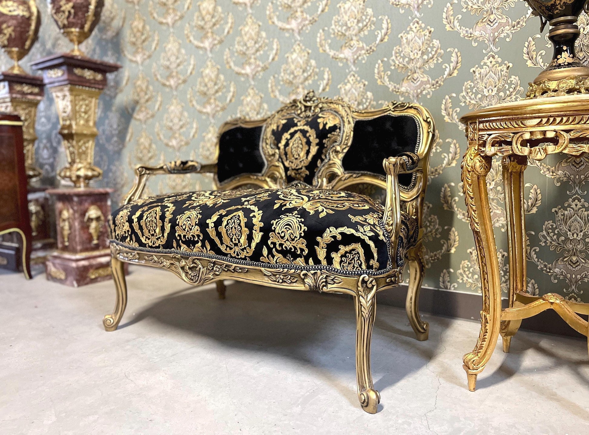 Love Seat Luxury Style 2-Seater Sofa in Black Gold Floral Damask Nostalgic Baroque Rococo Style Handmade Couch for Lounge Room Home Decor