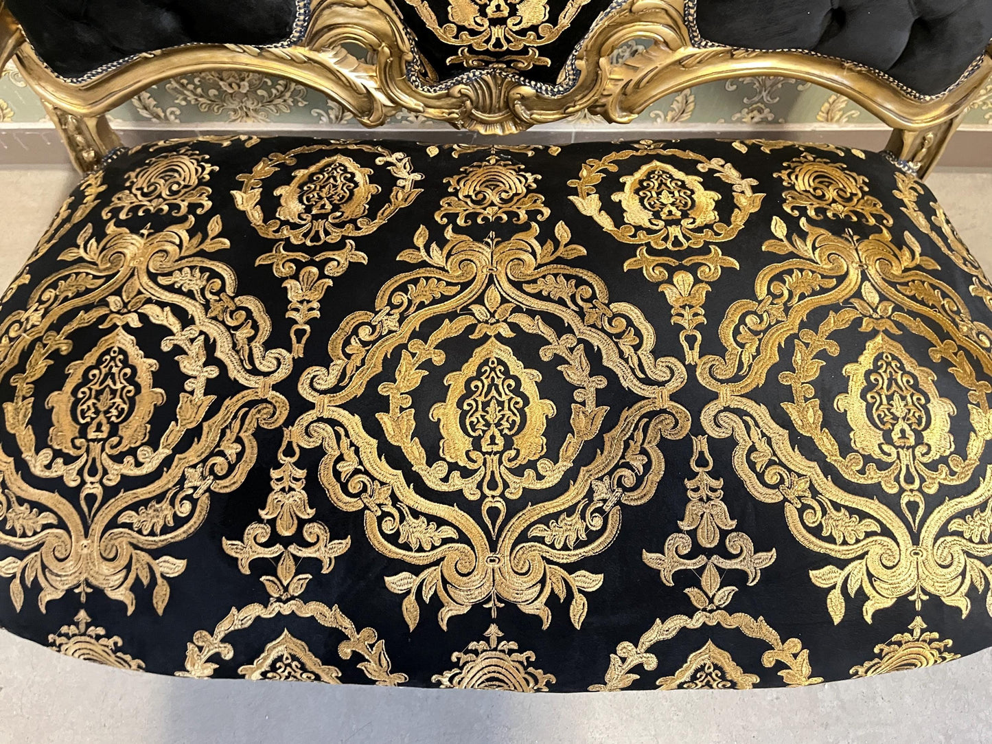 Love Seat Luxury Style 2-Seater Sofa in Black Gold Floral Damask Nostalgic Baroque Rococo Style Handmade Couch for Lounge Room Home Decor