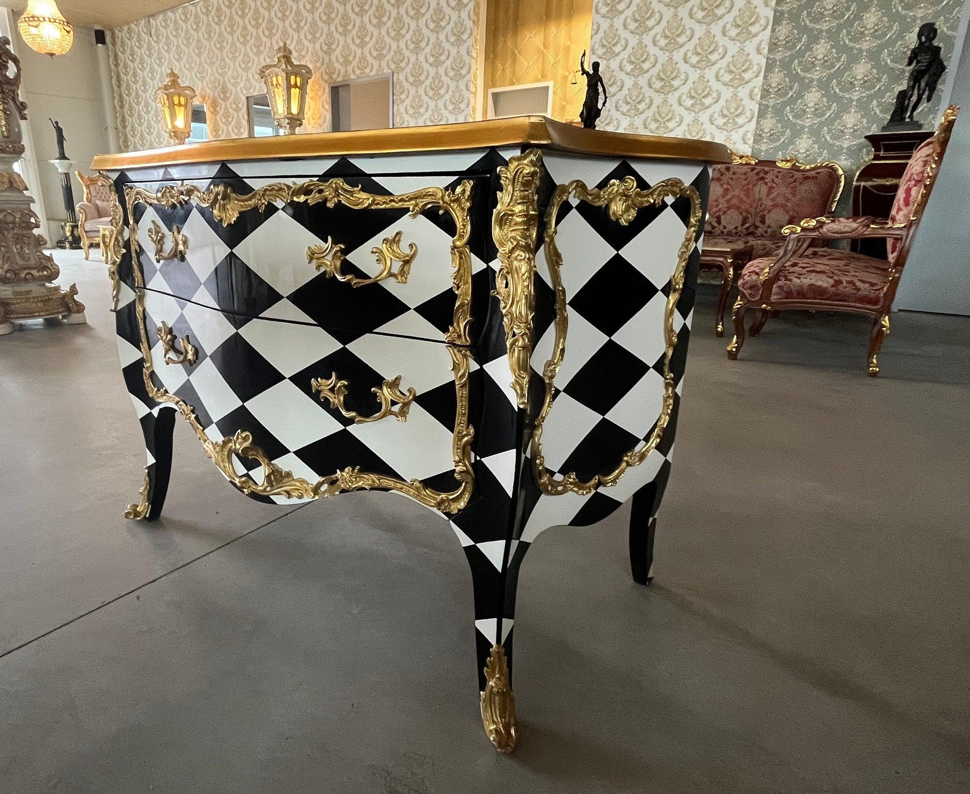 Chest of Drawer Louis XV Style Dresser in Black Diamond Print Chest of Drawer Retro Baroque Style with Brass Ornaments for Bedroom Decor