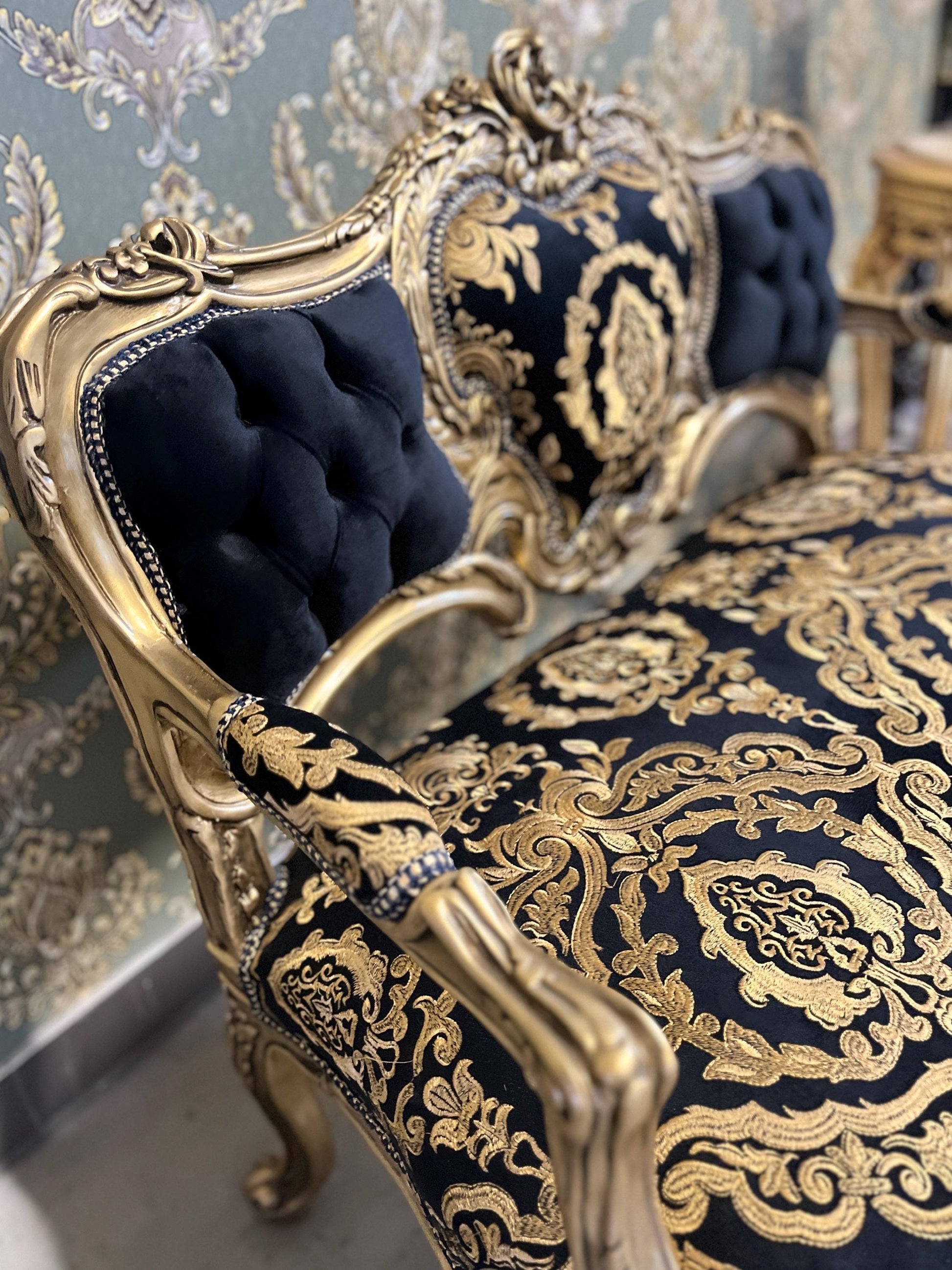 Love Seat Luxury Style 2-Seater Sofa in Black Gold Floral Damask Nostalgic Baroque Rococo Style Handmade Couch for Lounge Room Home Decor