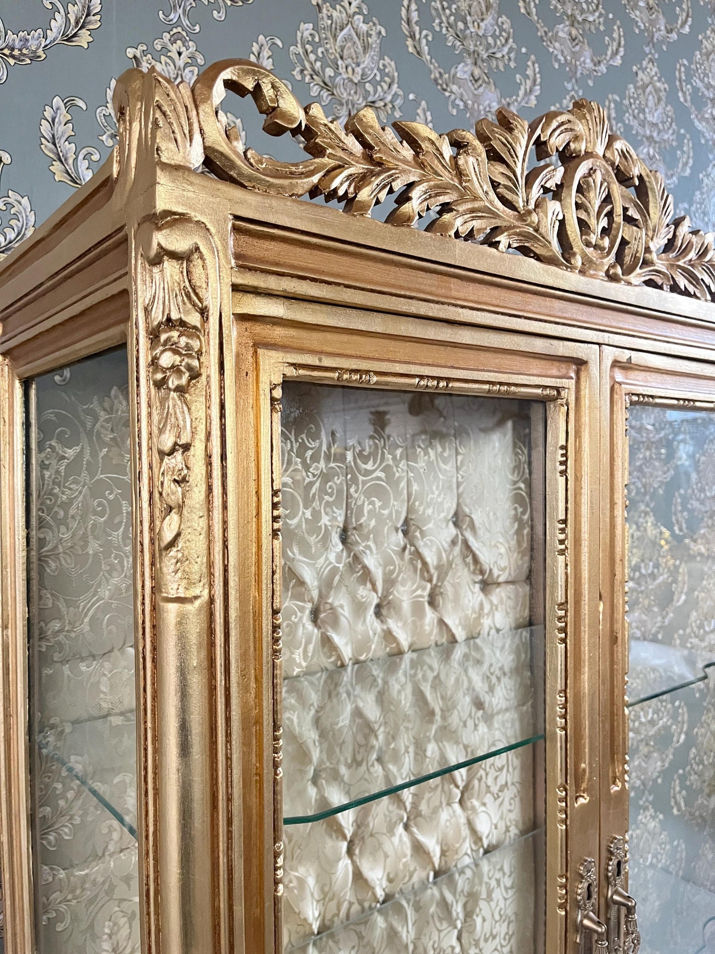Display Cabinet Wooden French Louis XV Style Showcase Antique Baroque Style Reproduction in Gold Finish