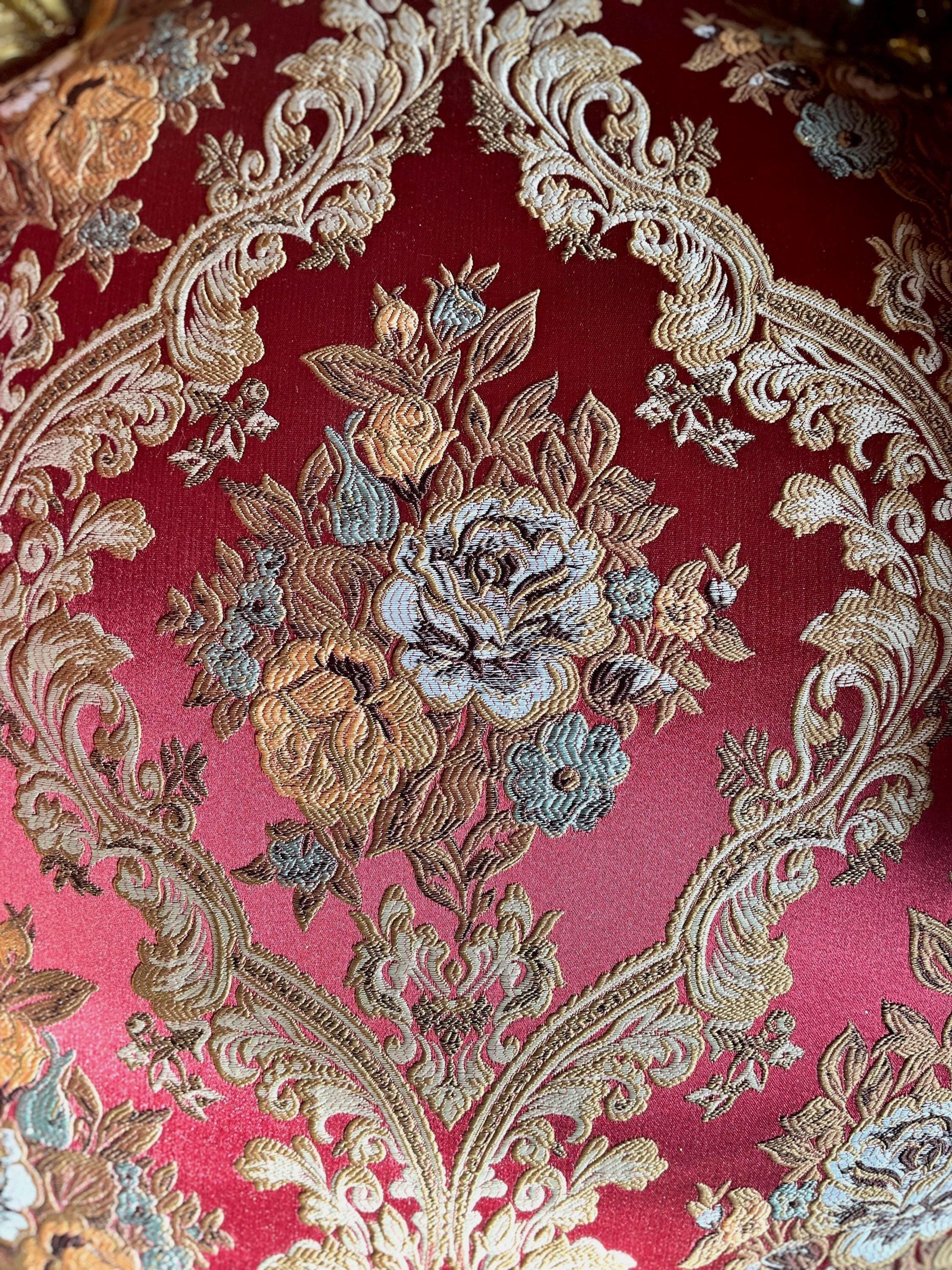 Armchair Antique Baroque Style in Bordeaux Red Lounge Chair in Gold Finish Retro Royal Style Armchair for Wedding Decor Chair or Lounge Room