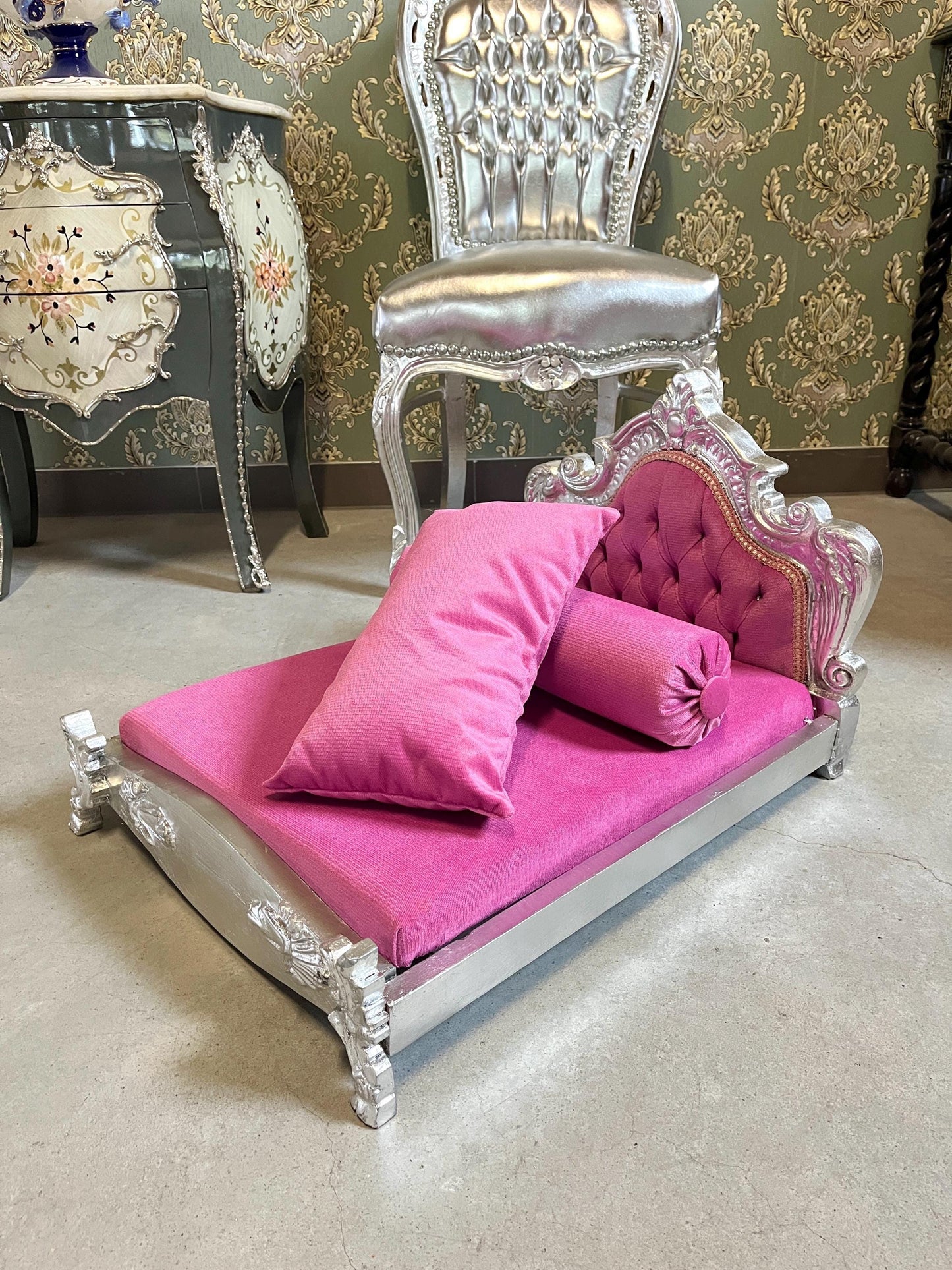 Cute Pet Bed French Baroque Style Handmade Dog Sofà Velvet Pink in Gold Finish Louis XV Rococo Cat Bed Silver Finish Birthday Gift for Her
