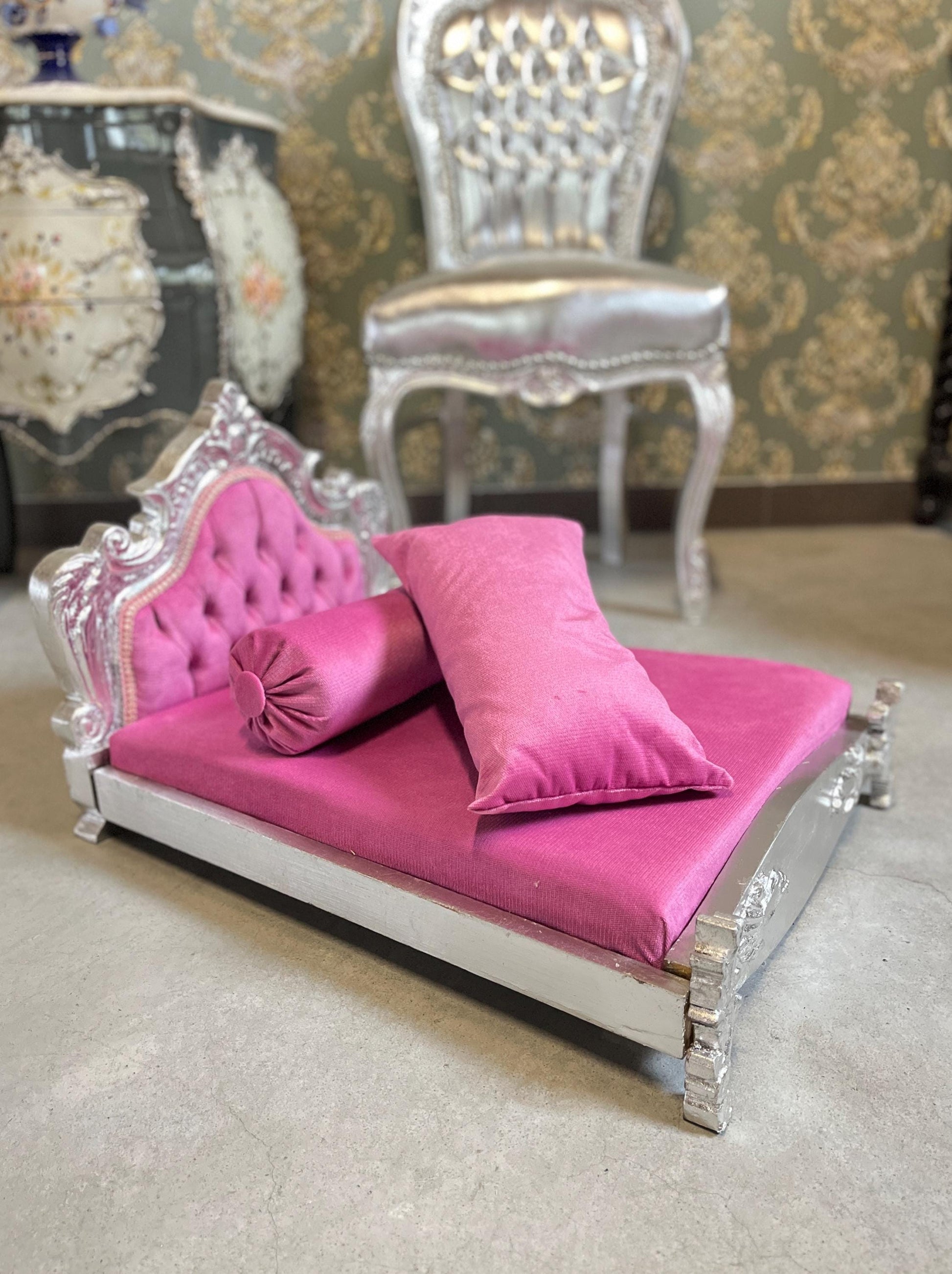Cute Pet Bed French Baroque Style Handmade Dog Sofà Velvet Pink in Gold Finish Louis XV Rococo Cat Bed Silver Finish Birthday Gift for Her