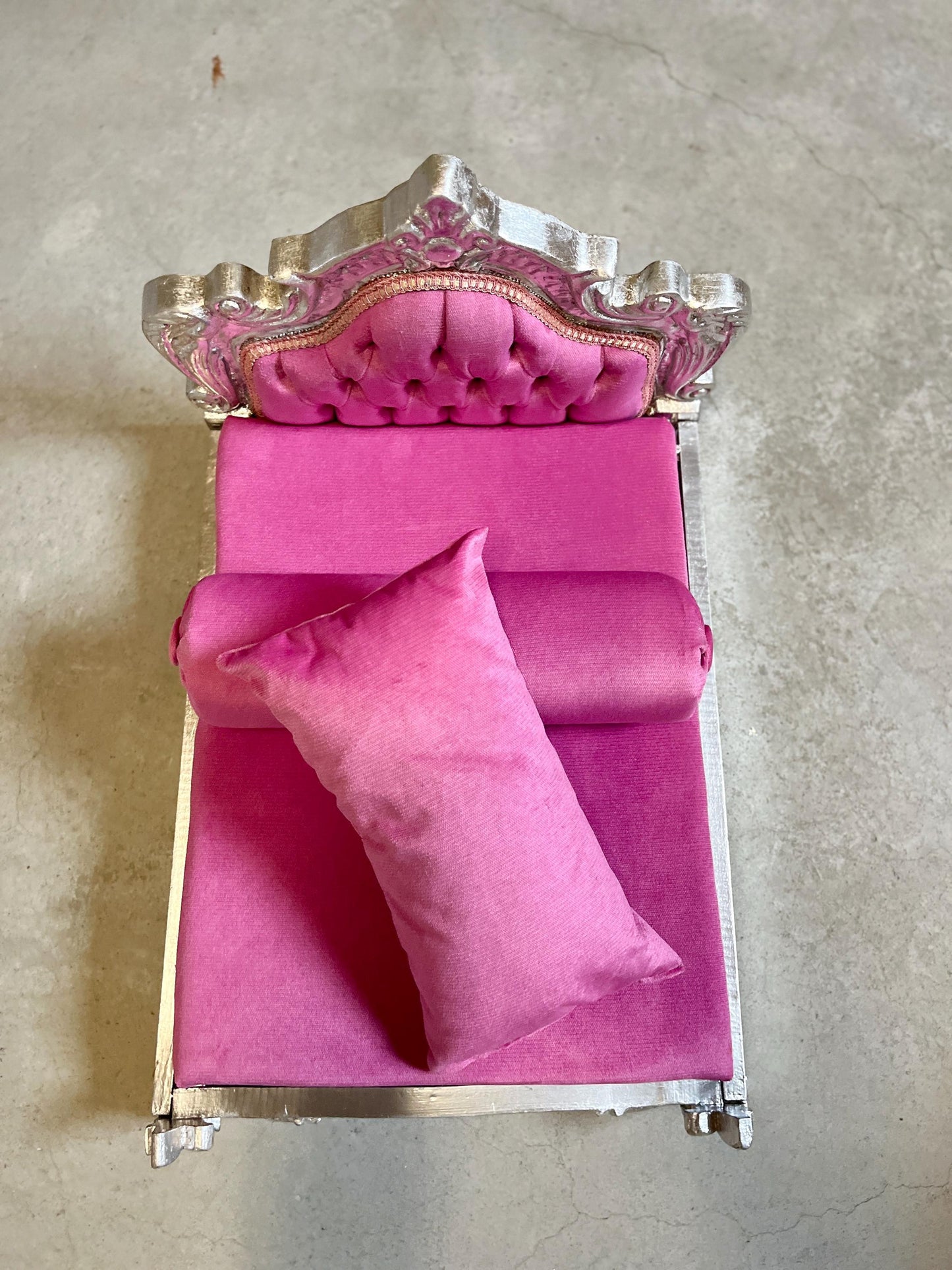 Cute Pet Bed French Baroque Style Handmade Dog Sofà Velvet Pink in Gold Finish Louis XV Rococo Cat Bed Silver Finish Birthday Gift for Her