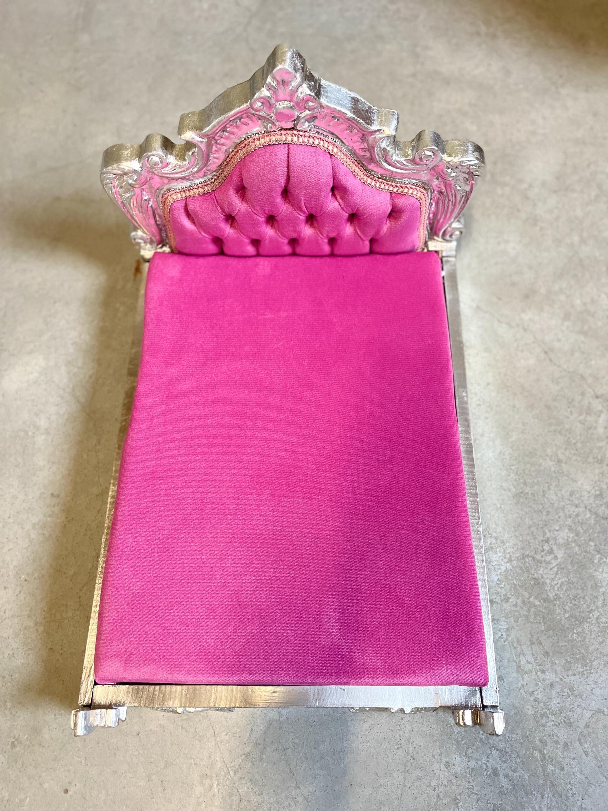 Cute Pet Bed French Baroque Style Handmade Dog Sofà Velvet Pink in Gold Finish Louis XV Rococo Cat Bed Silver Finish Birthday Gift for Her