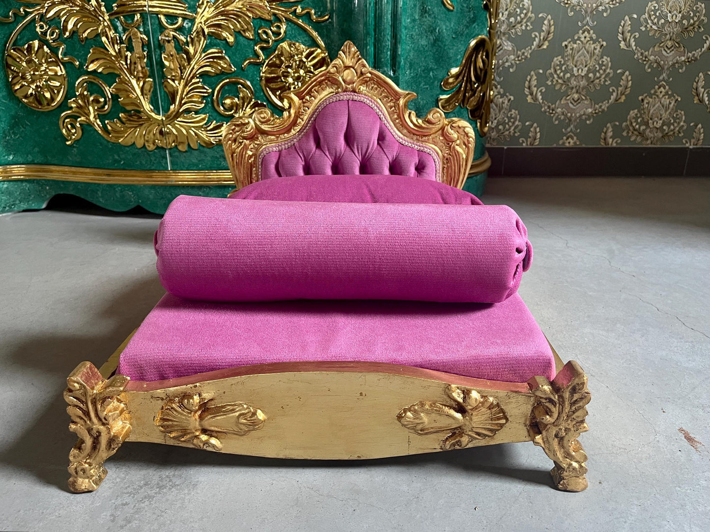 Cute Pet Bed French Baroque Style Handmade Dog Sofà Velvet Pink in Gold Finish Louis XV Rococo Cat Bed Silver Finish Birthday Gift for Her