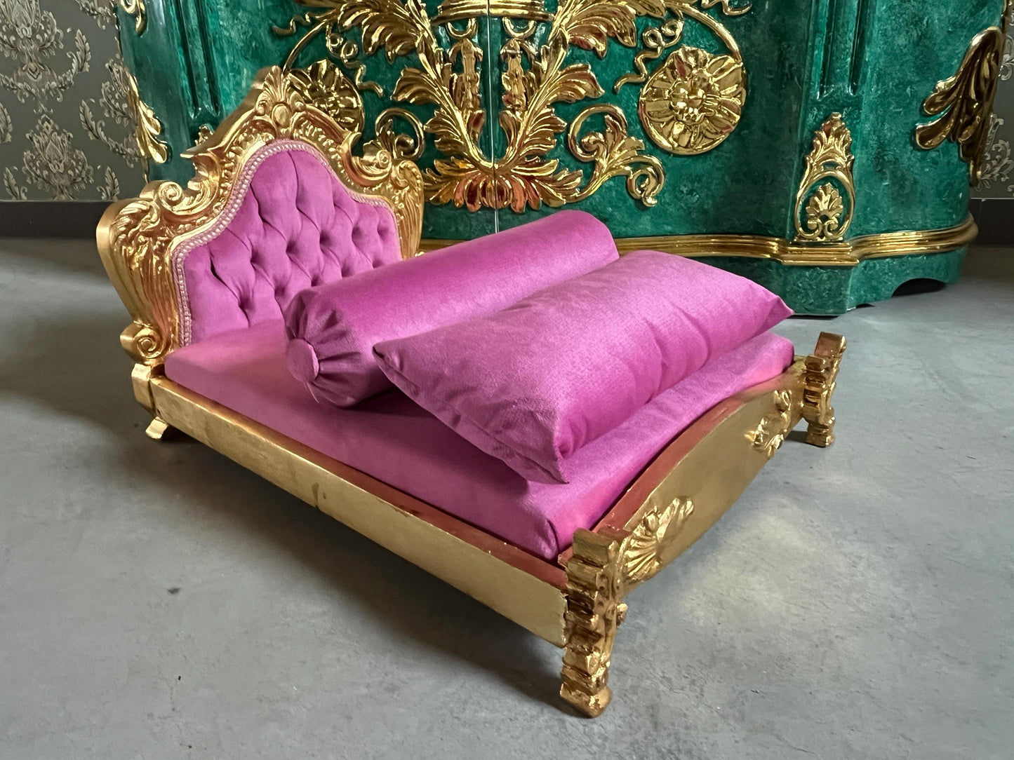 Cute Pet Bed French Baroque Style Handmade Dog Sofà Velvet Pink in Gold Finish Louis XV Rococo Cat Bed Silver Finish Birthday Gift for Her