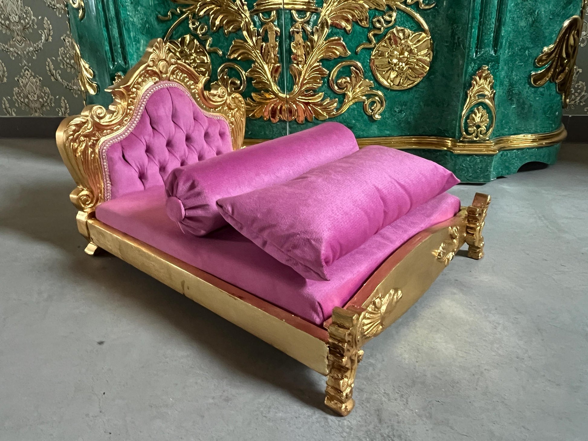 Cute Pet Bed French Baroque Style Handmade Dog Sofà Velvet Pink in Gold Finish Louis XV Rococo Cat Bed Silver Finish Birthday Gift for Her