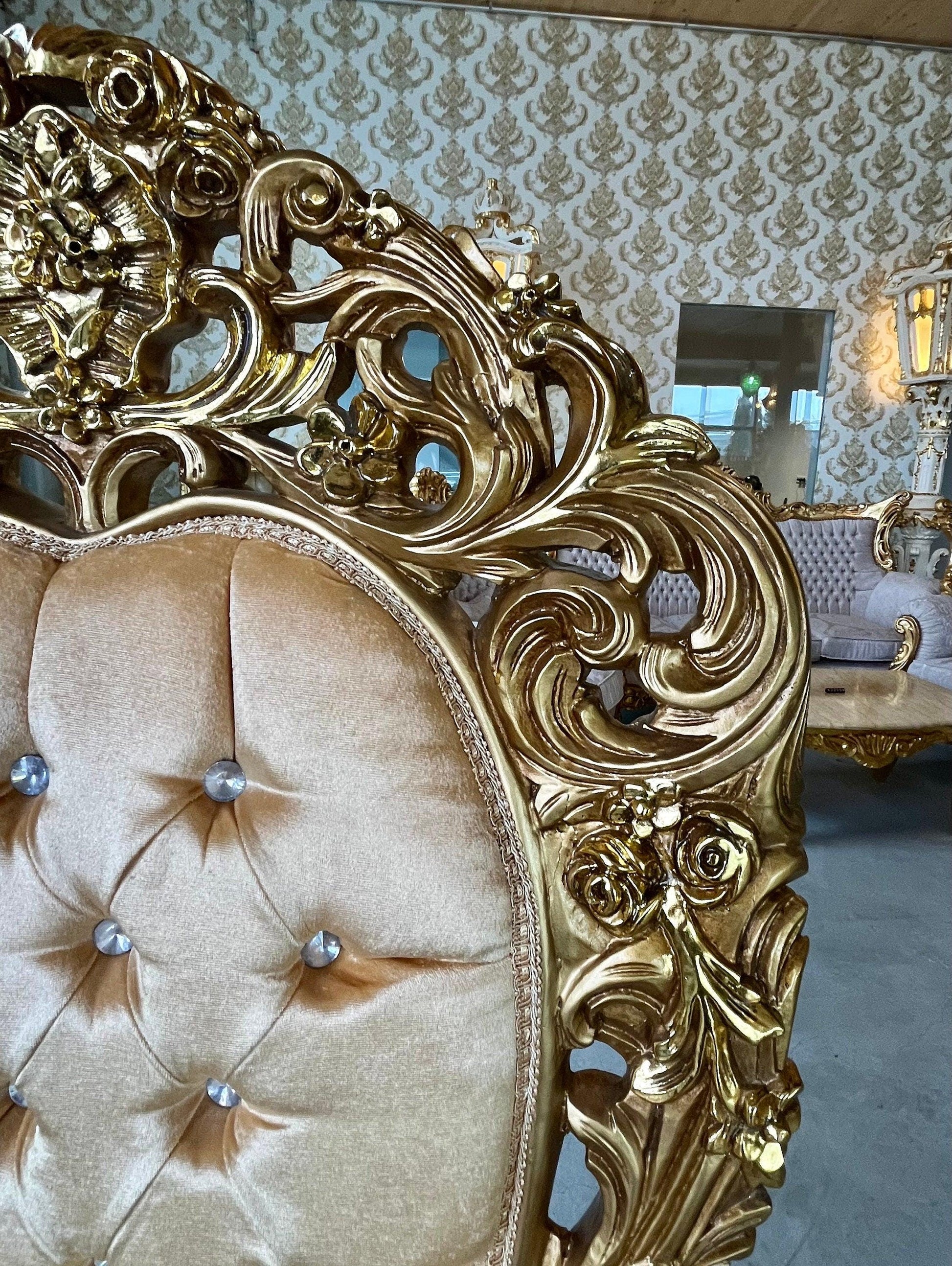 Goldener Thronstuhl im italienischen Barock-Rokoko-Stil ohne Kristalle und Blumenmuster in Sonderanfertigung