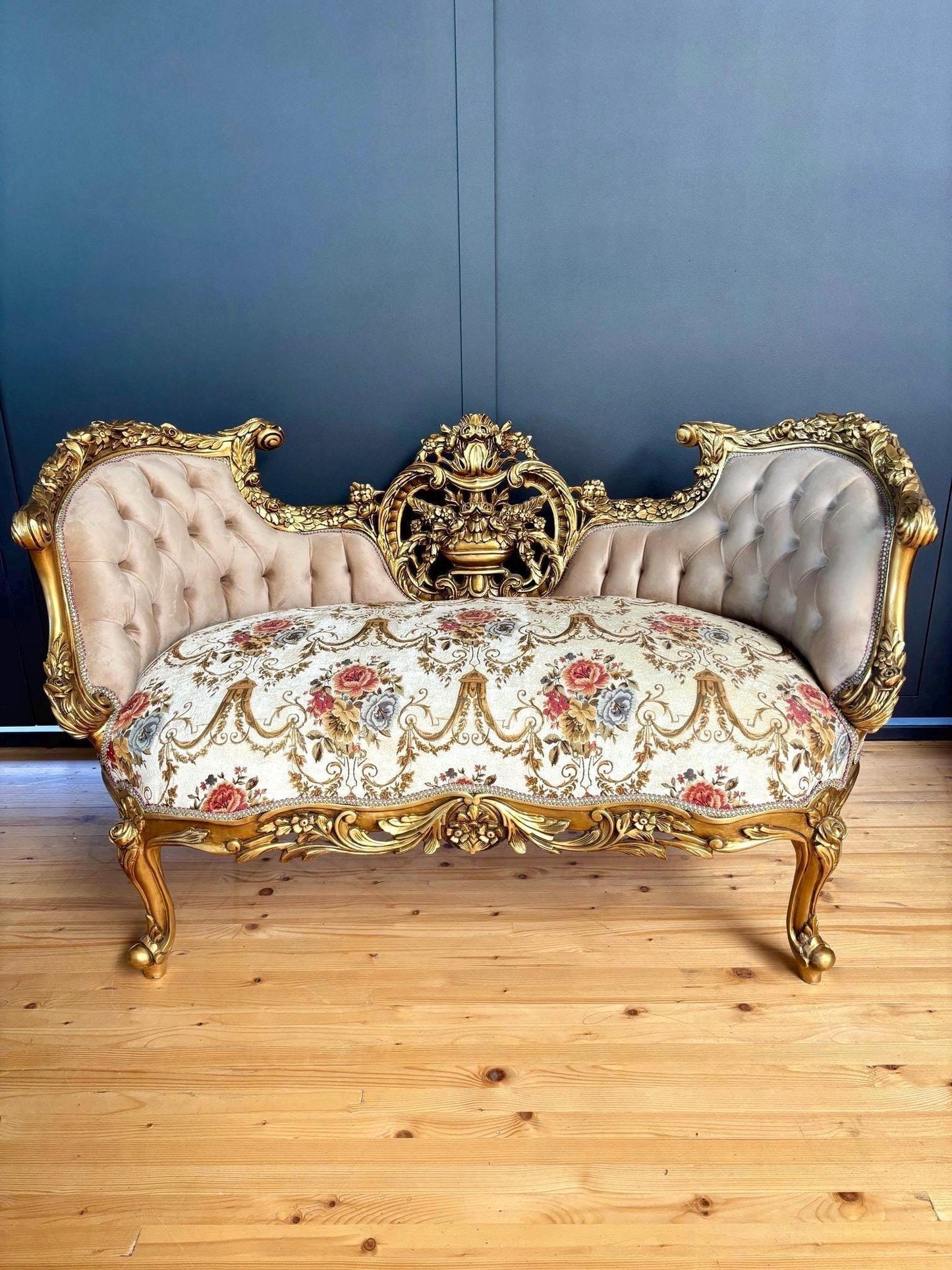 Deluxe Love Seat Royal Baroque Style Bench Light Brown Flower Pattern Antique Style Couch in Gold Finish for Lounge Room Sofa Home Decor