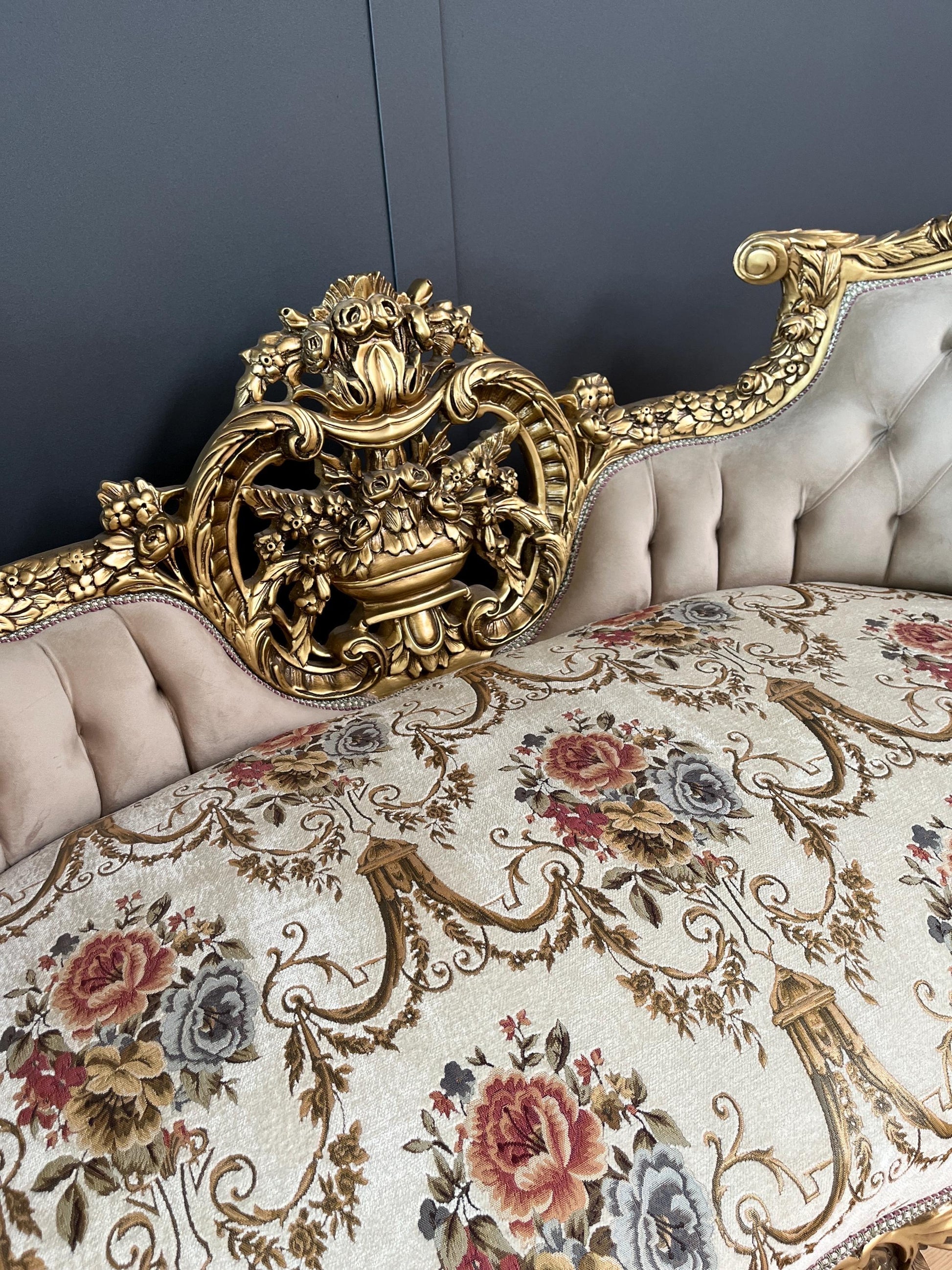 Deluxe Love Seat Royal Baroque Style Bench Light Brown Flower Pattern Antique Style Couch in Gold Finish for Lounge Room Sofa Home Decor