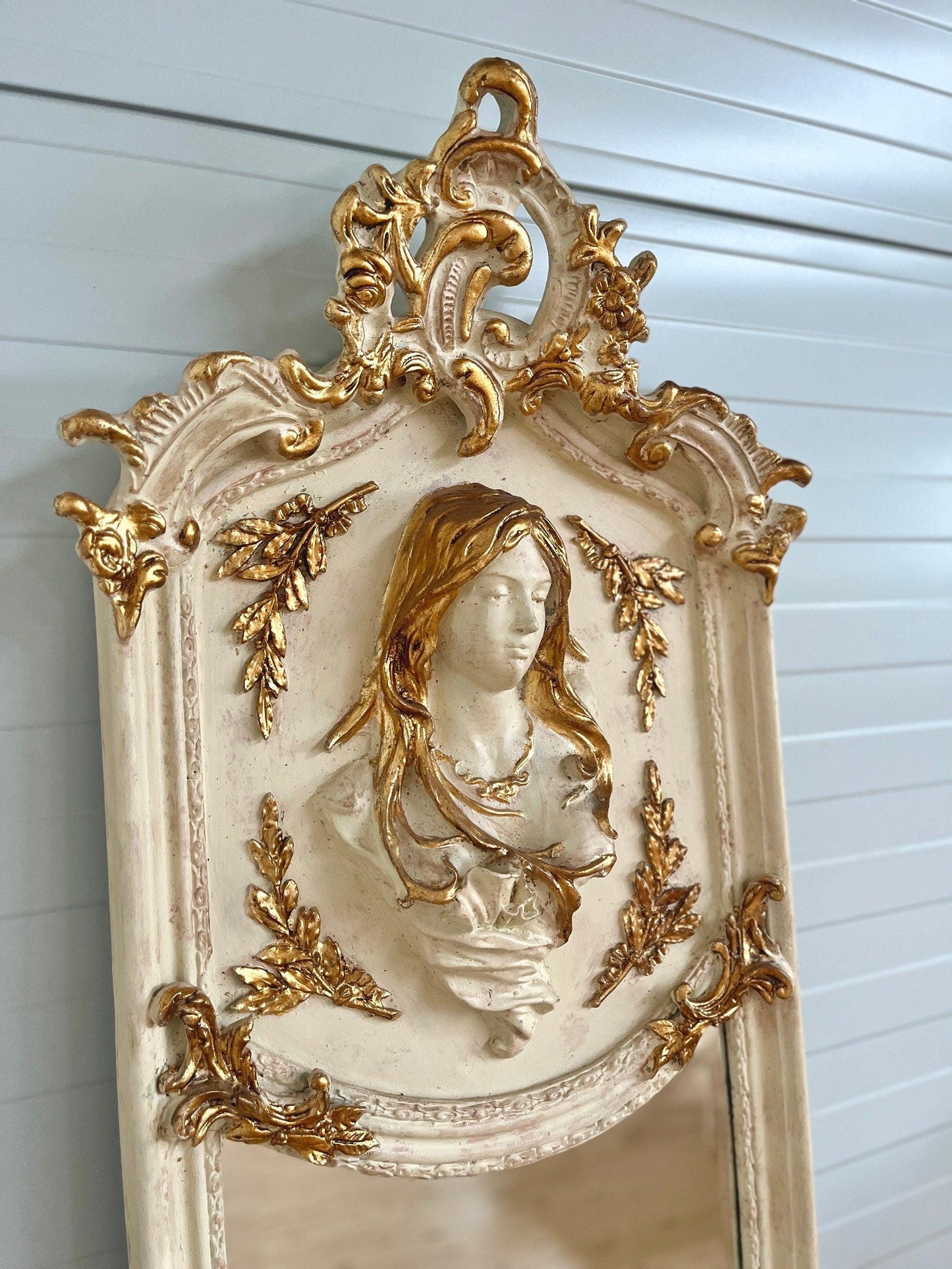 Floor Mirror Nostalgic Baroque Antique Style with Mary’s Stature in Beige Color for Home Decor