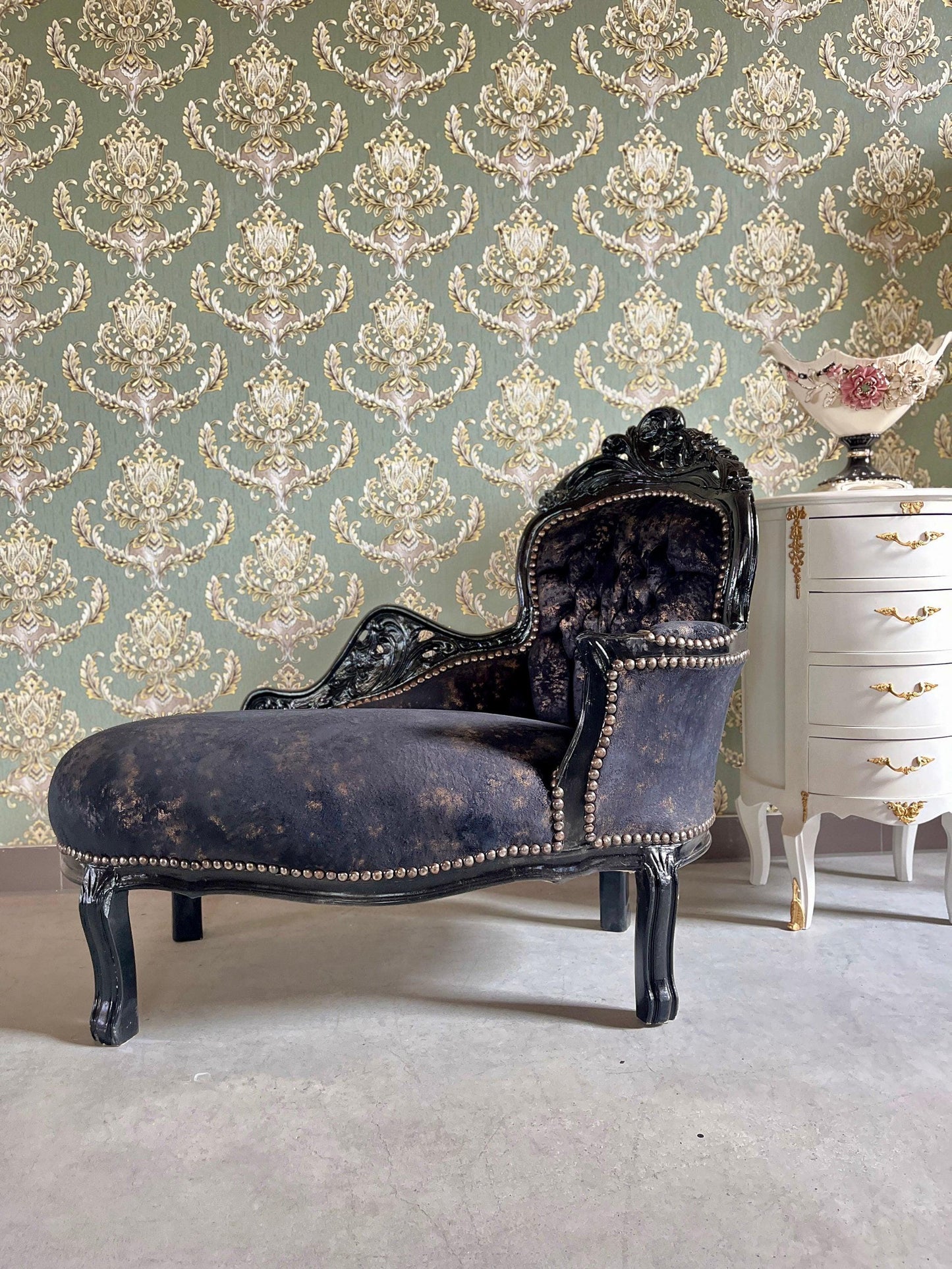Small Chaise Longue French Louis Style in Midnight Black Retro Baroque Style Bench in Velvet Brown for Home Decor