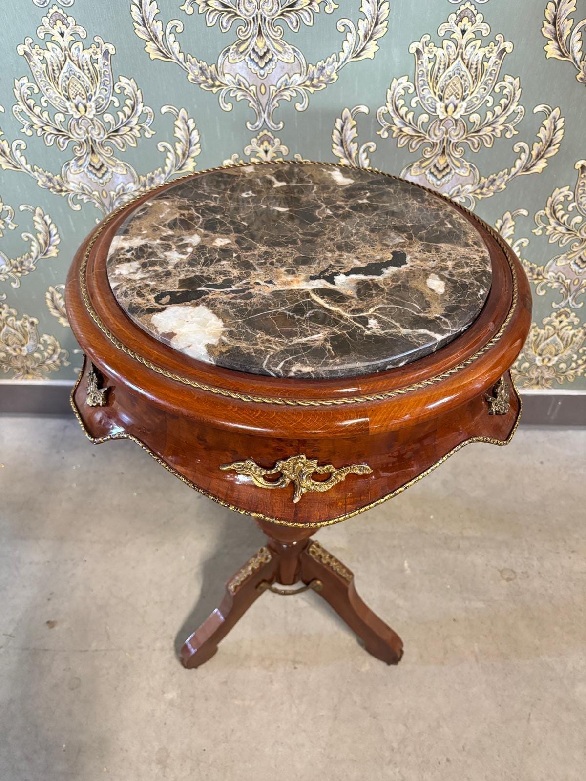 Small Side Table Marble Top Retro Baroque Style Tea Table Café Table Antique Style Wooden Table with Marble Top for Home Decor