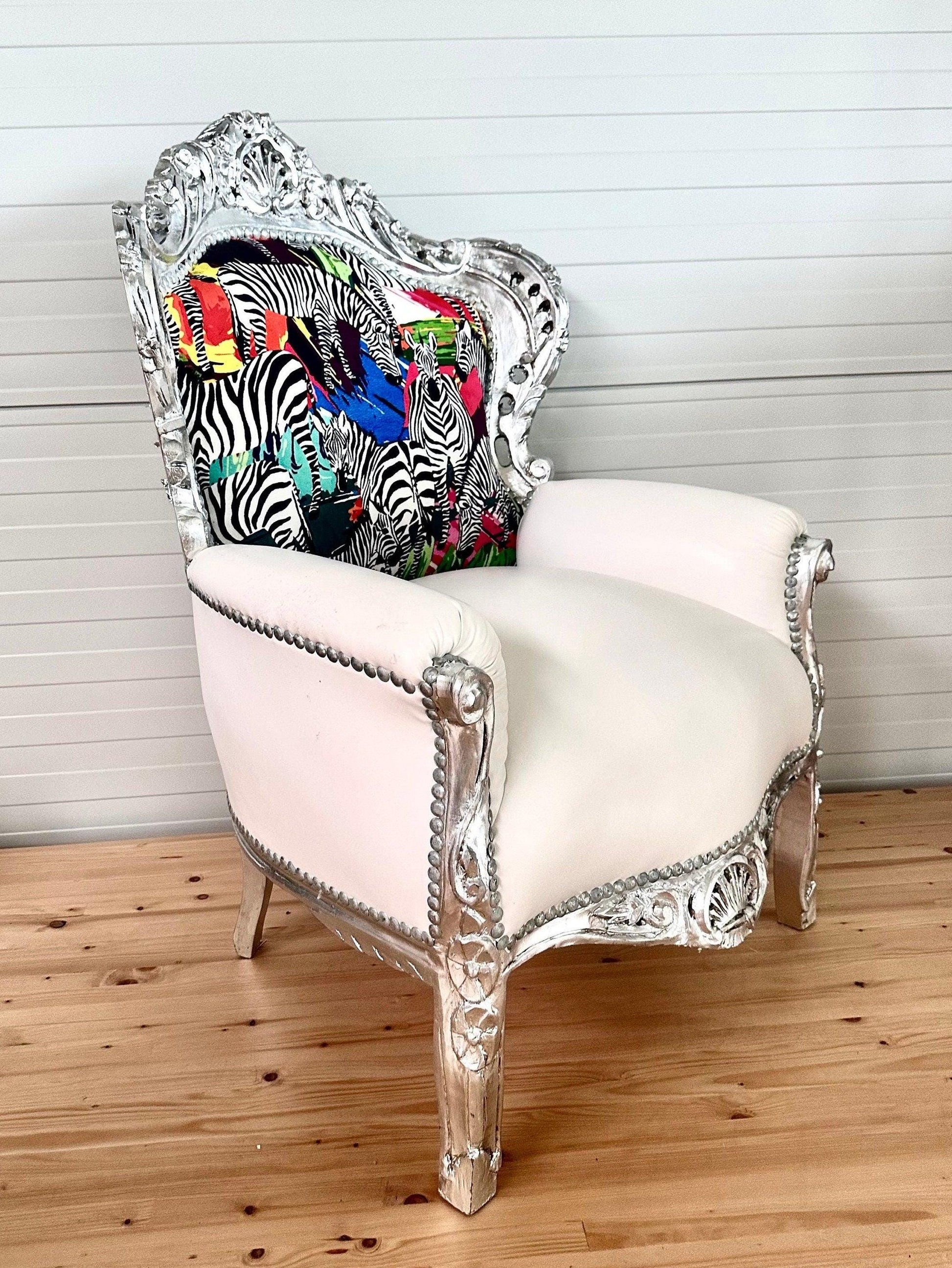 Französischer Barocksessel im Recoco-Stil/ Armchair French Baroque Recoco Style in Silver Finish & Colorful Safari Zebra Print