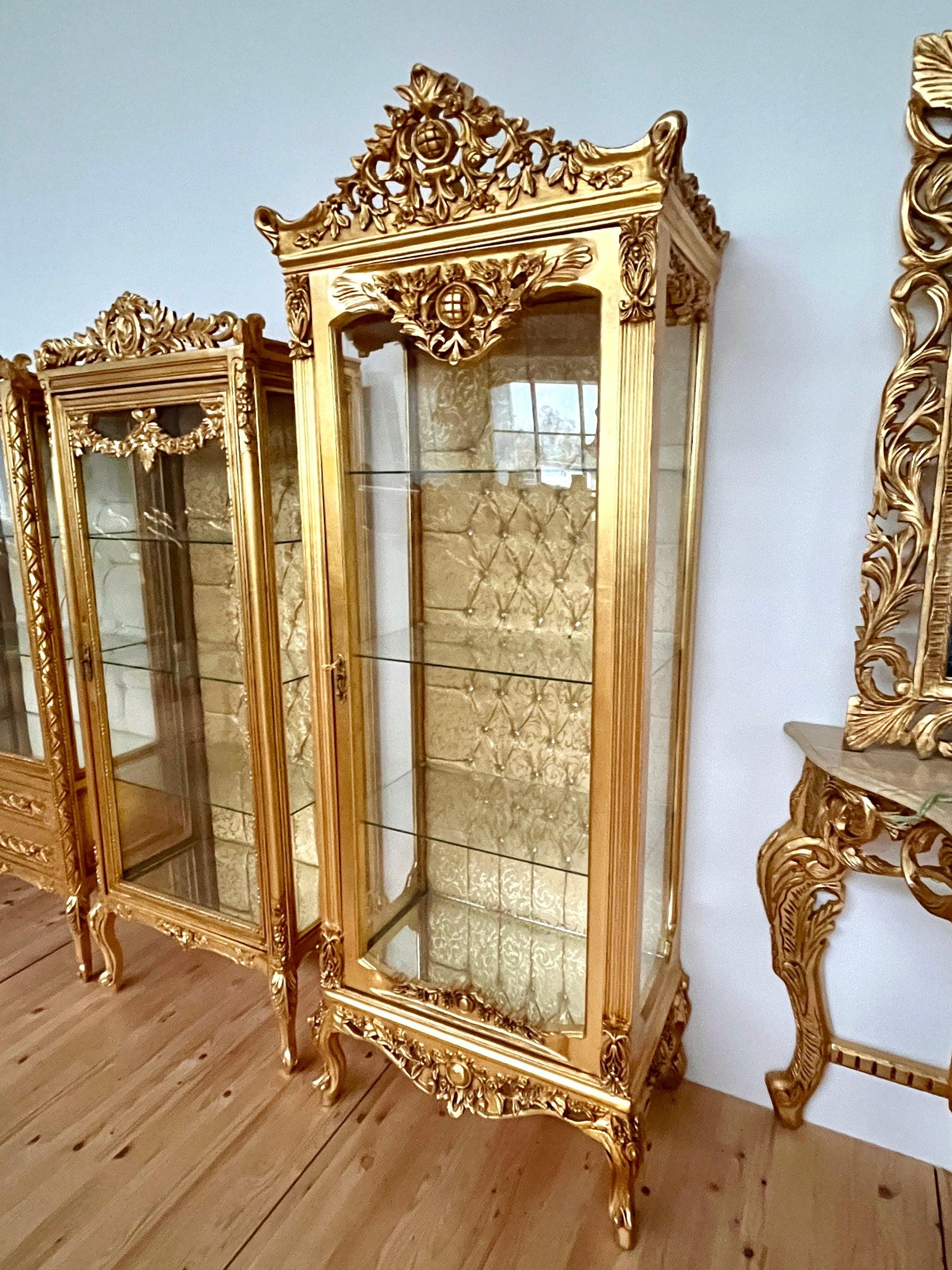 Display Cabinet Royal French Baroque Style Showcase in Reproduction in Gold Finish Antique Style Display Cabinet